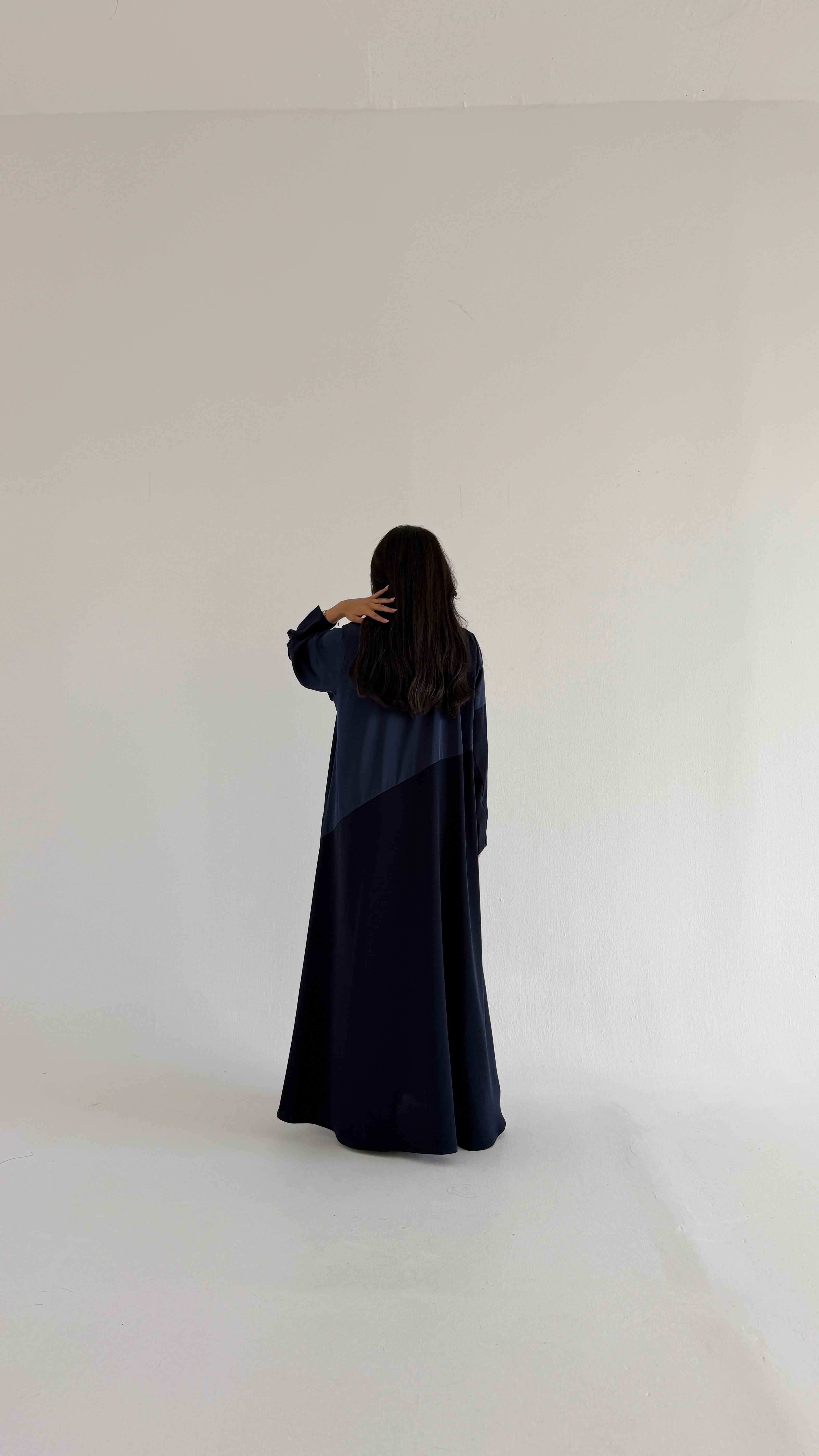 MWT1165 -  عباية كريب بتدخيلة ساتان - Aya