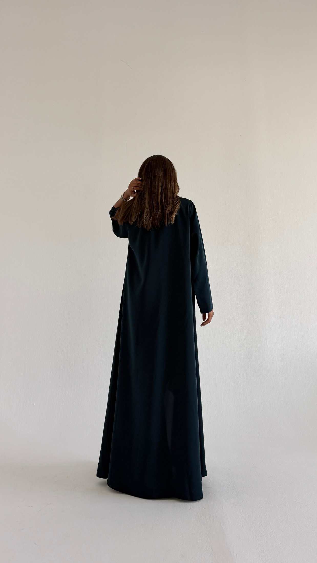 MWT1234 - عبايه ساده مع طرحه لينن - Aya