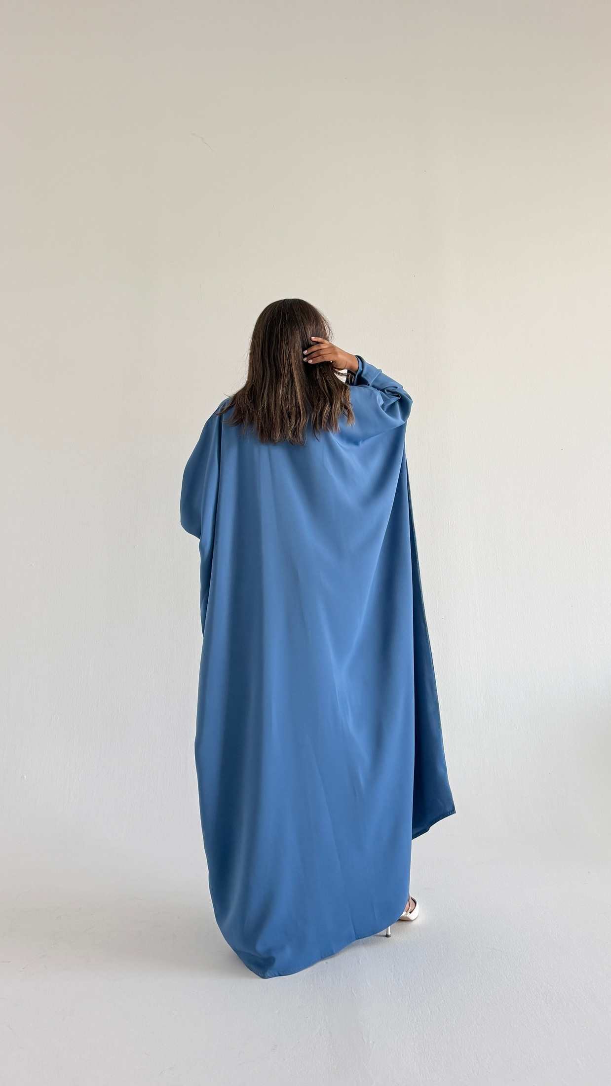 MWT1233 - عبايه ساده مع طرحه لينن - Aya