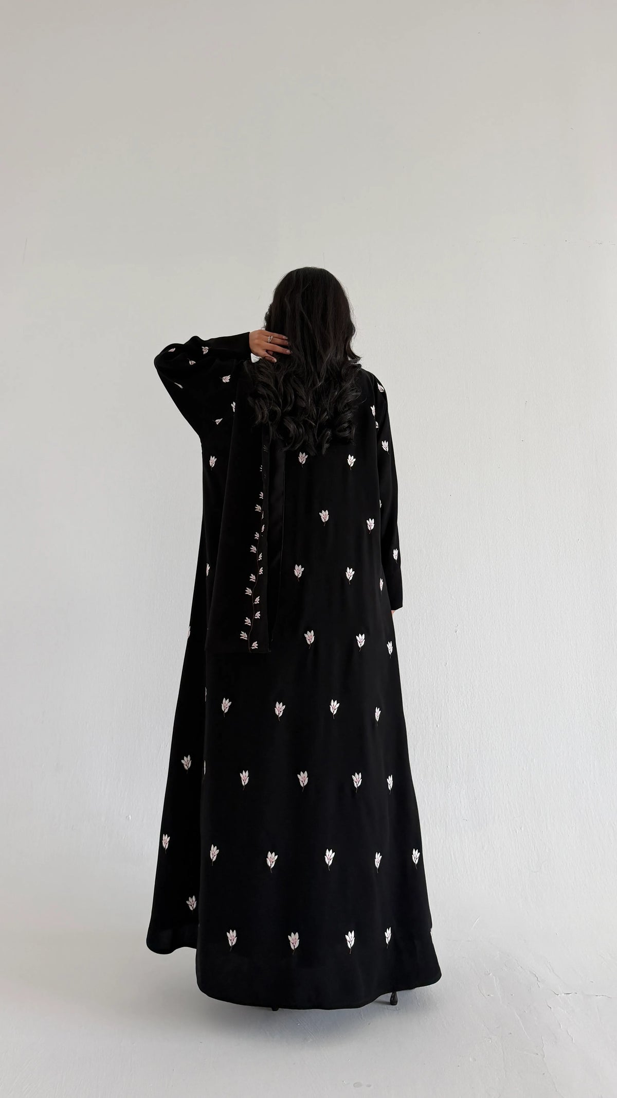 MWT1292 - عباية كريب بتطريز كامل - Aya