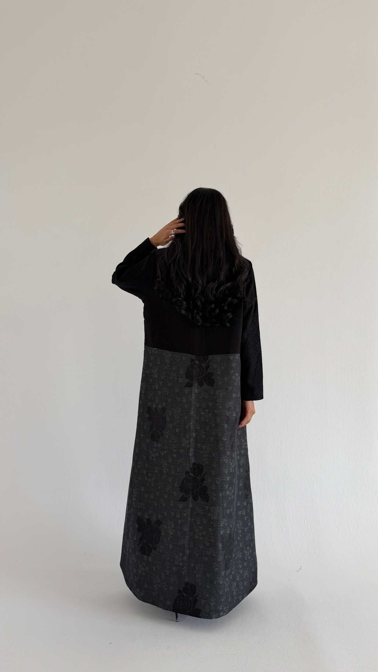 MWT1008 - عباية لنن مطرزة - Aya