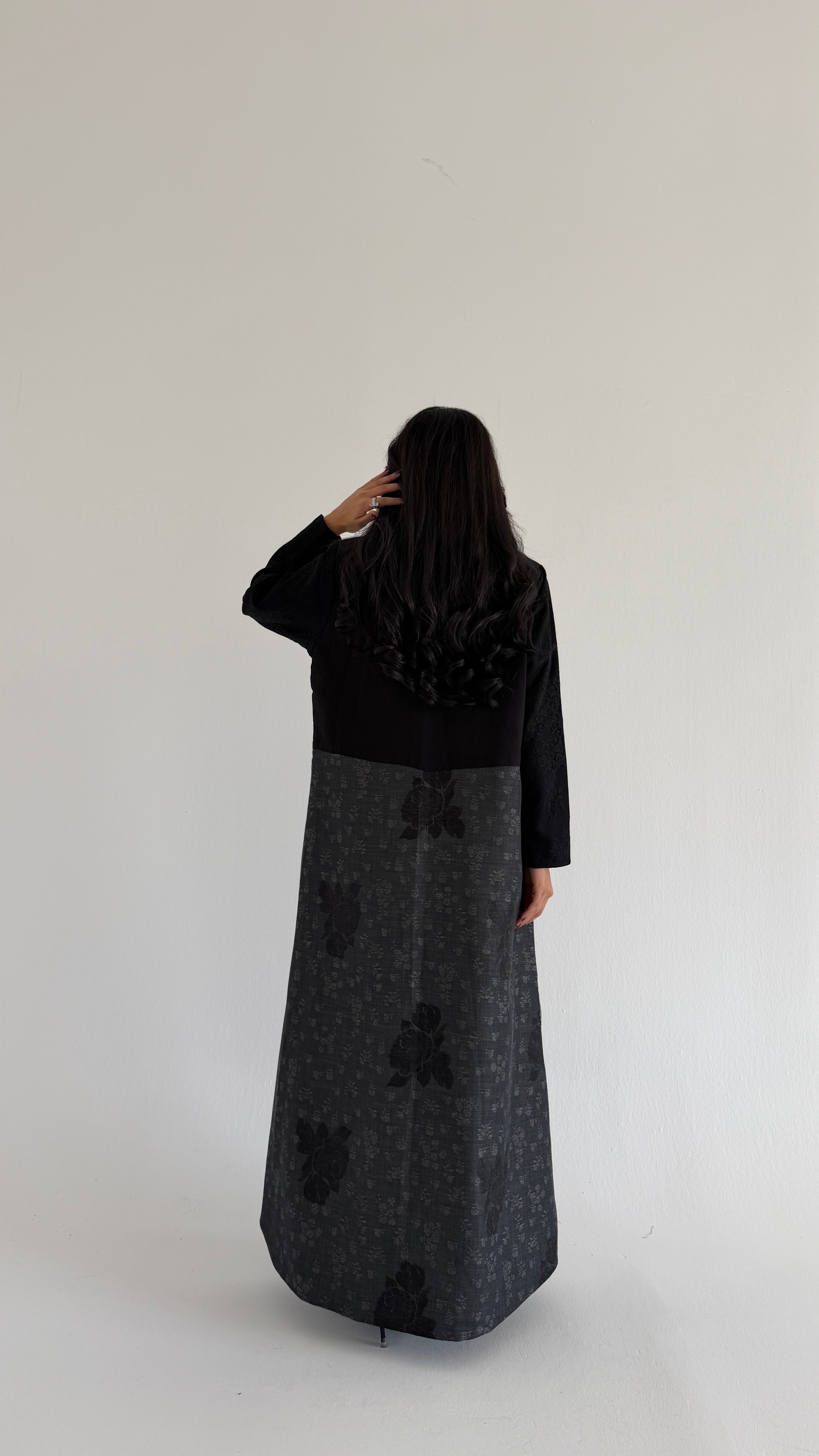 MWT1008 - عباية لنن مطرزة - Aya