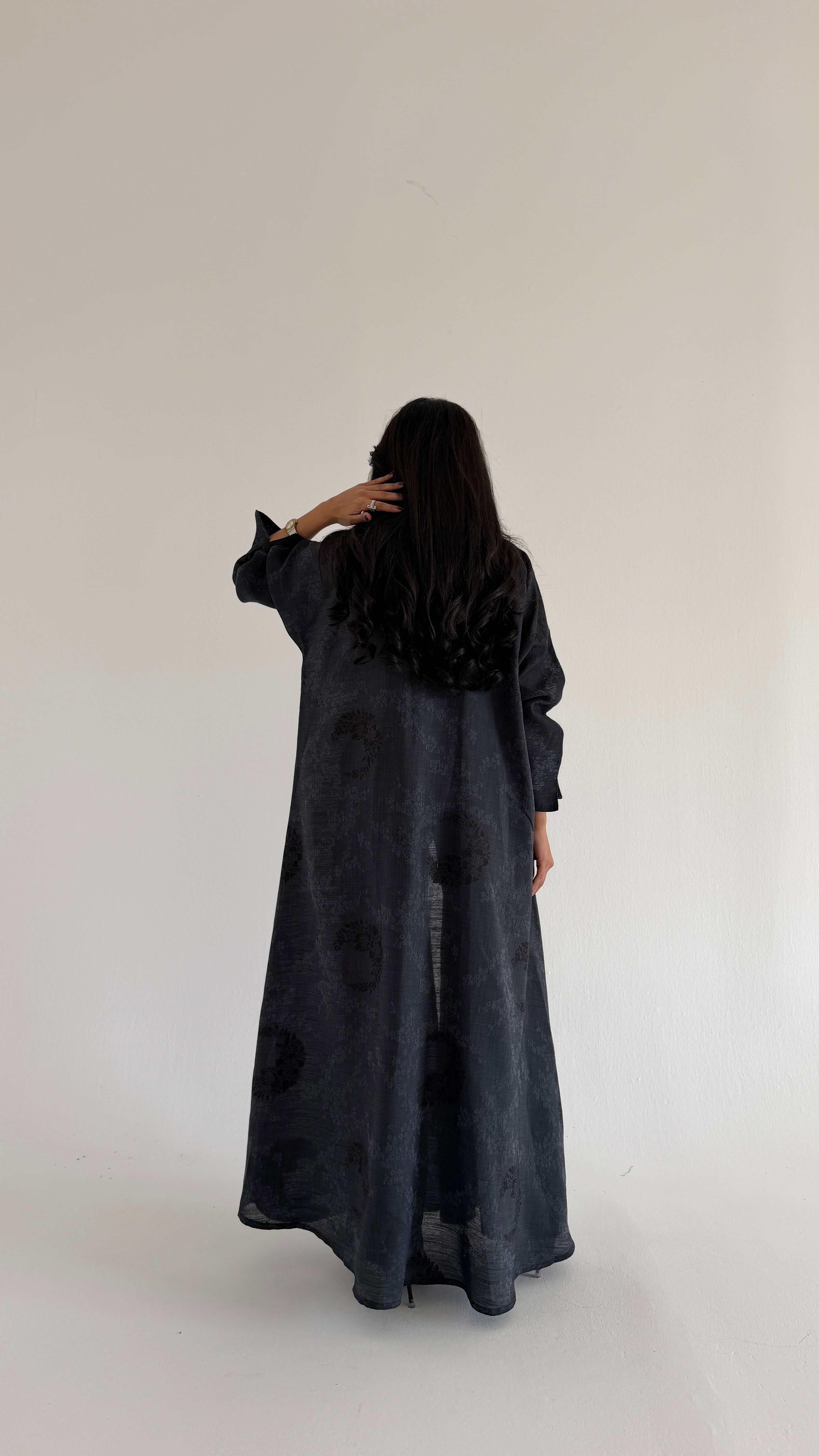 MWT1000 - عباية لنن مطرزة - Aya