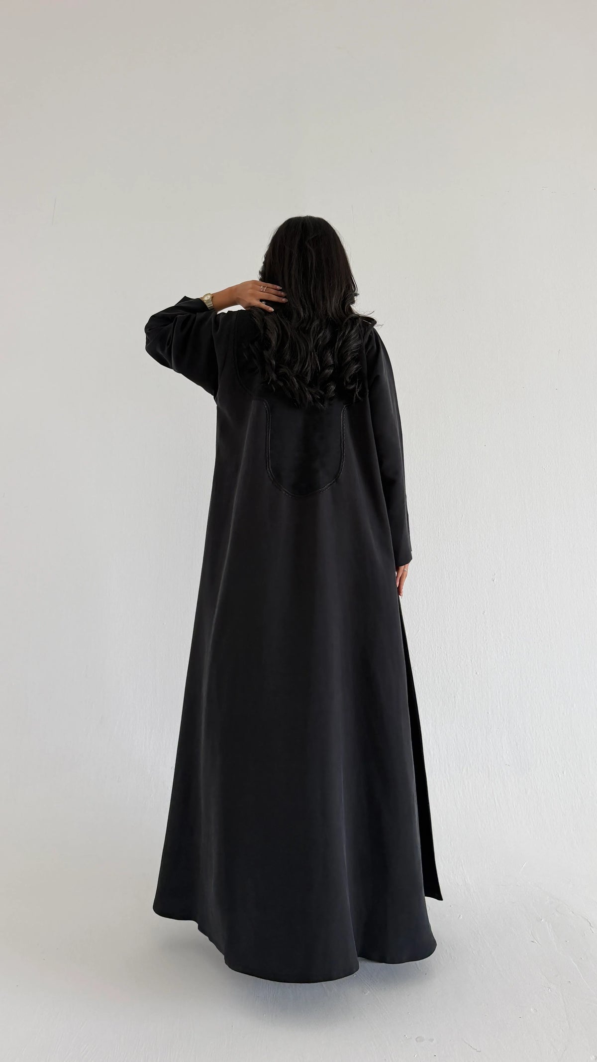MWT1293 - عباية كريب مغسول بتدخيلة جاكار وتطريز - Aya