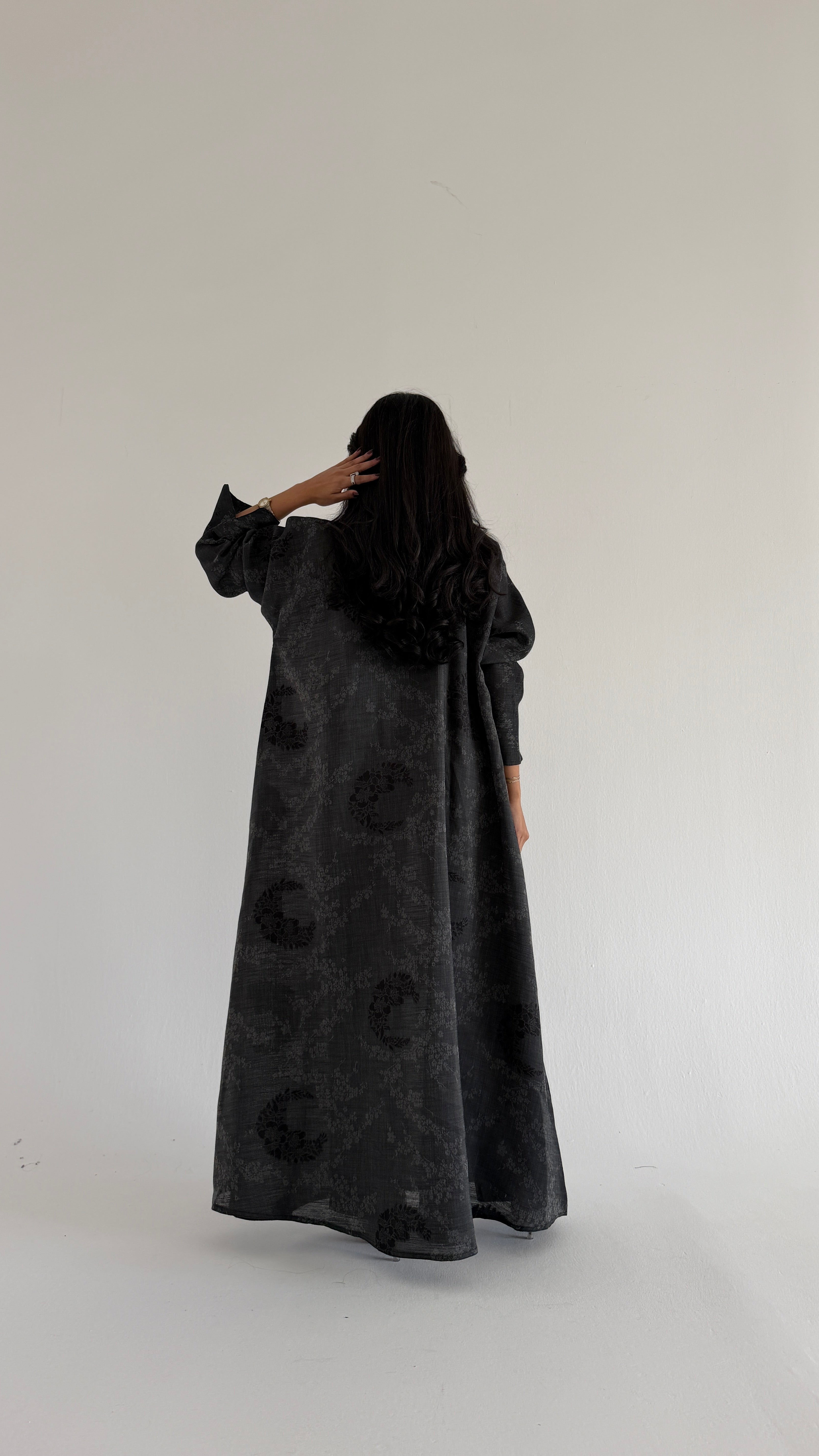 MWT1007 - عباية لنن مطرزة - Aya