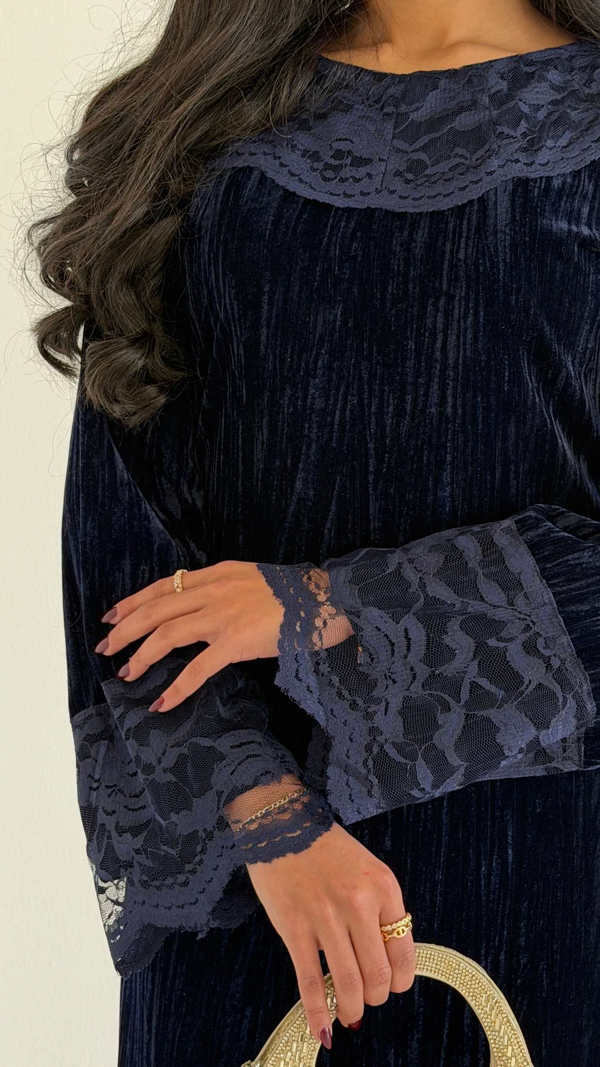 MWJ010 -جلابية مخمل مكسر بتصميم أنثوي مع كلفة بارزة في الأمام والأكمام - Aya