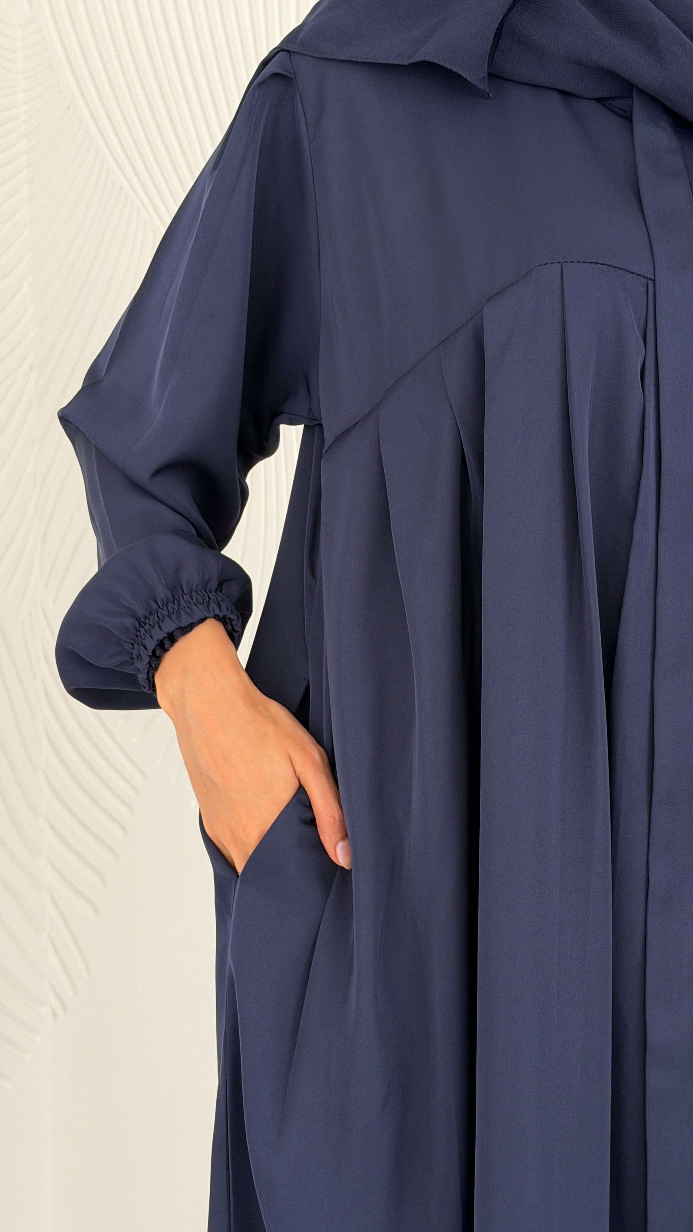 MWO006 - عباية نص كلوش بكم مطاط - Aya