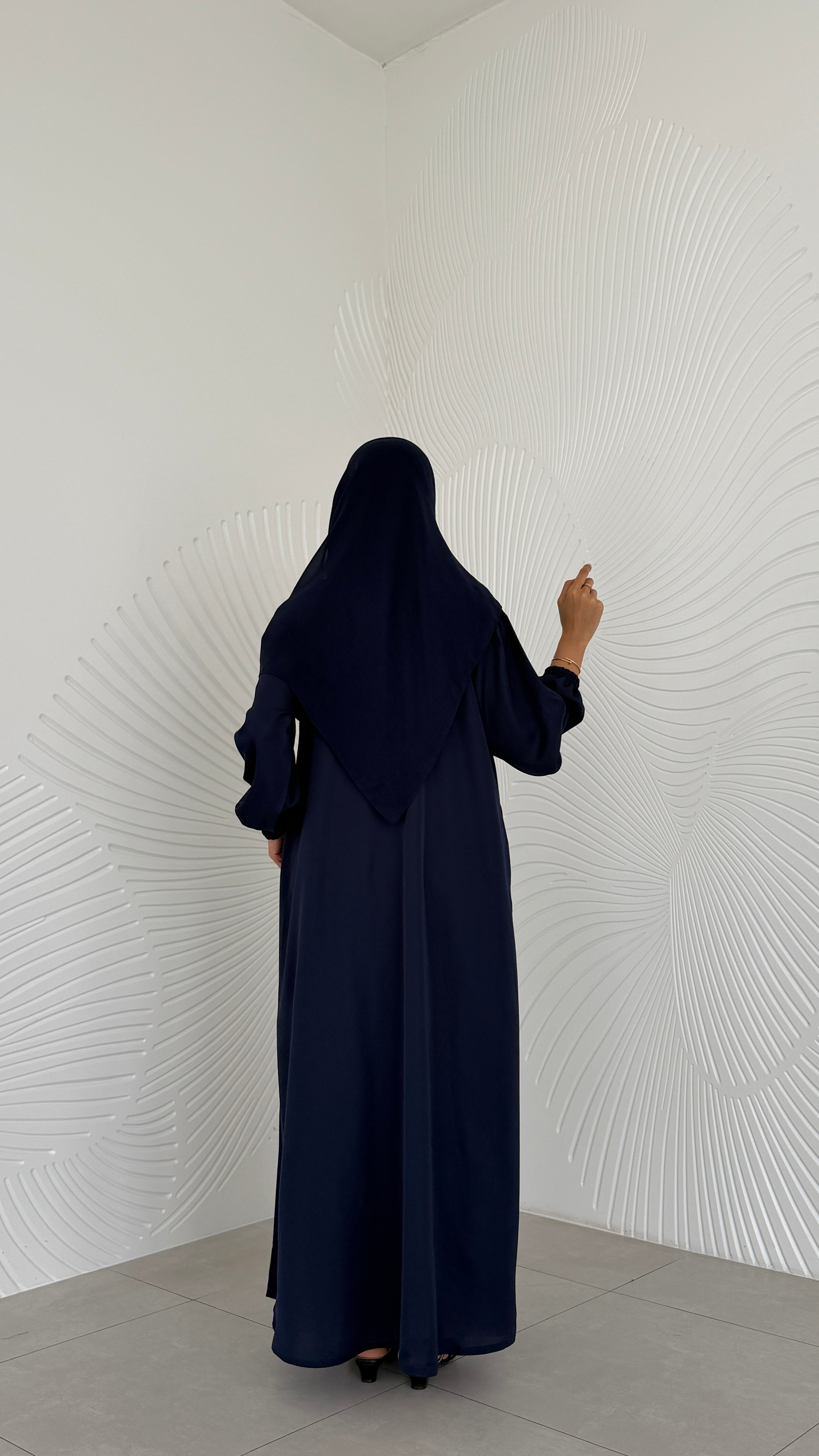 MWO006 - عباية نص كلوش بكم مطاط - Aya