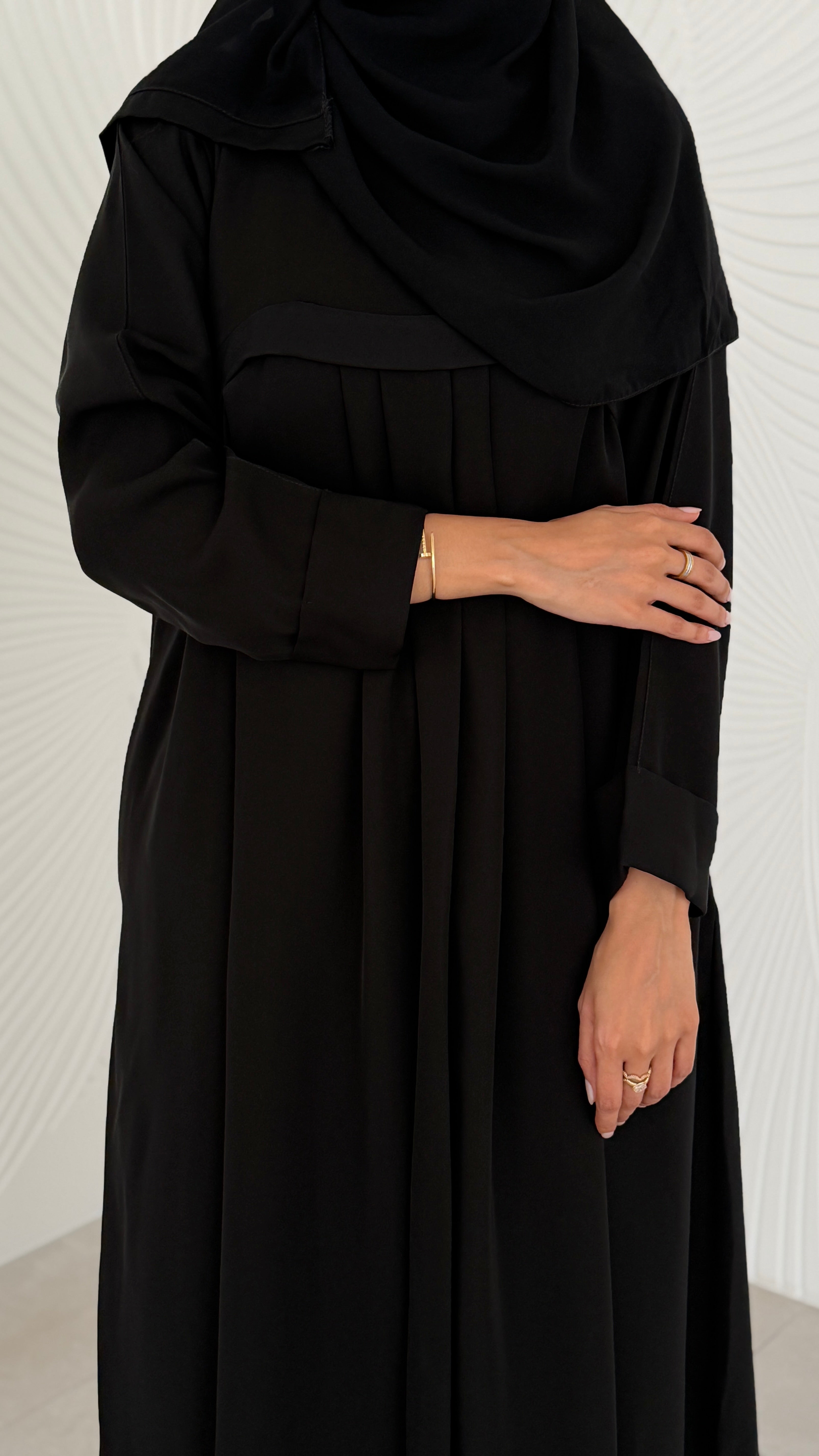 MWO011 - باكدج عباية بكسرات واسعة وجيب مخفي في الصدر - Aya