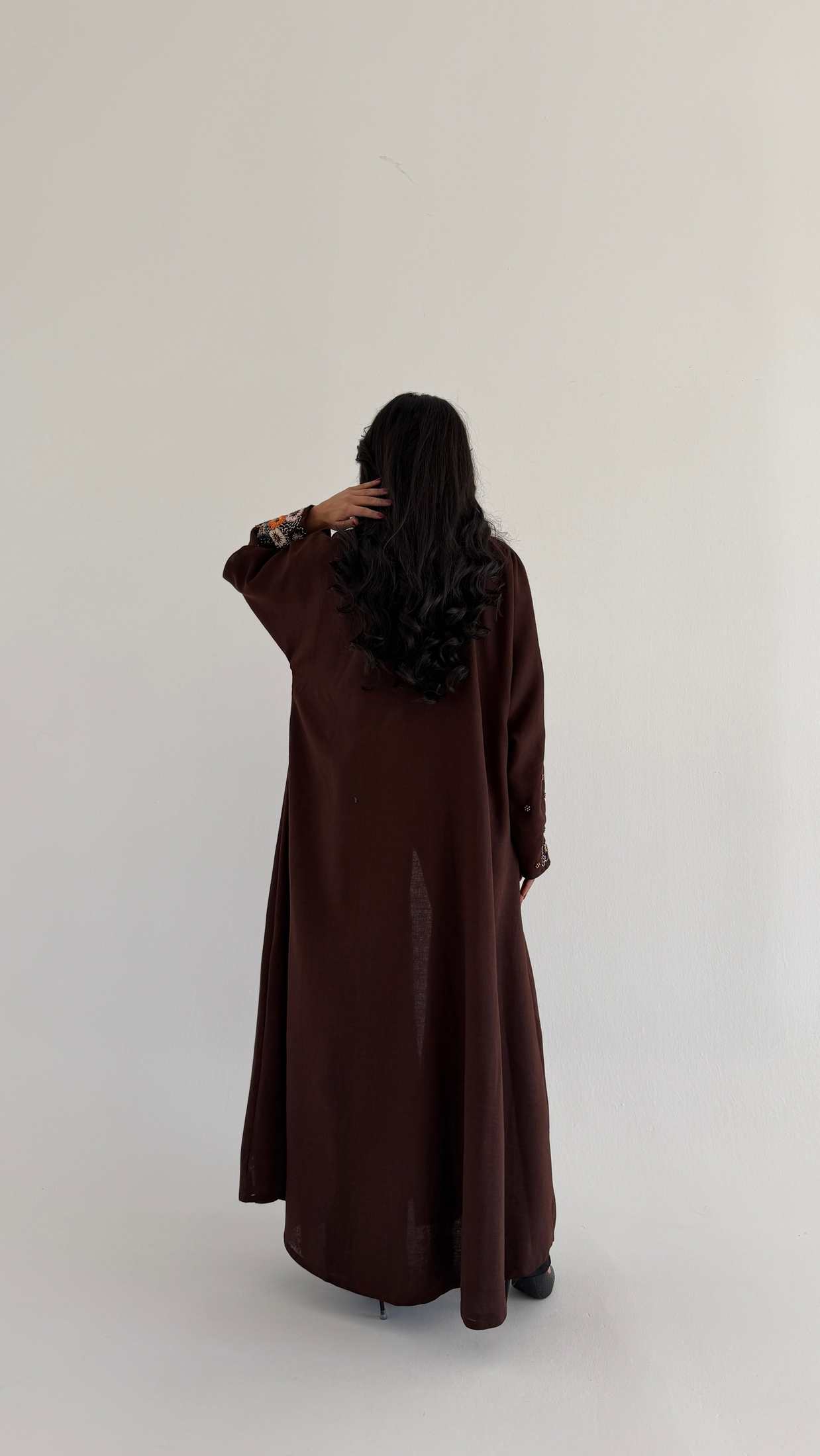 MWT1023 -عبايه لنن بتطريز بالاكمام - Aya