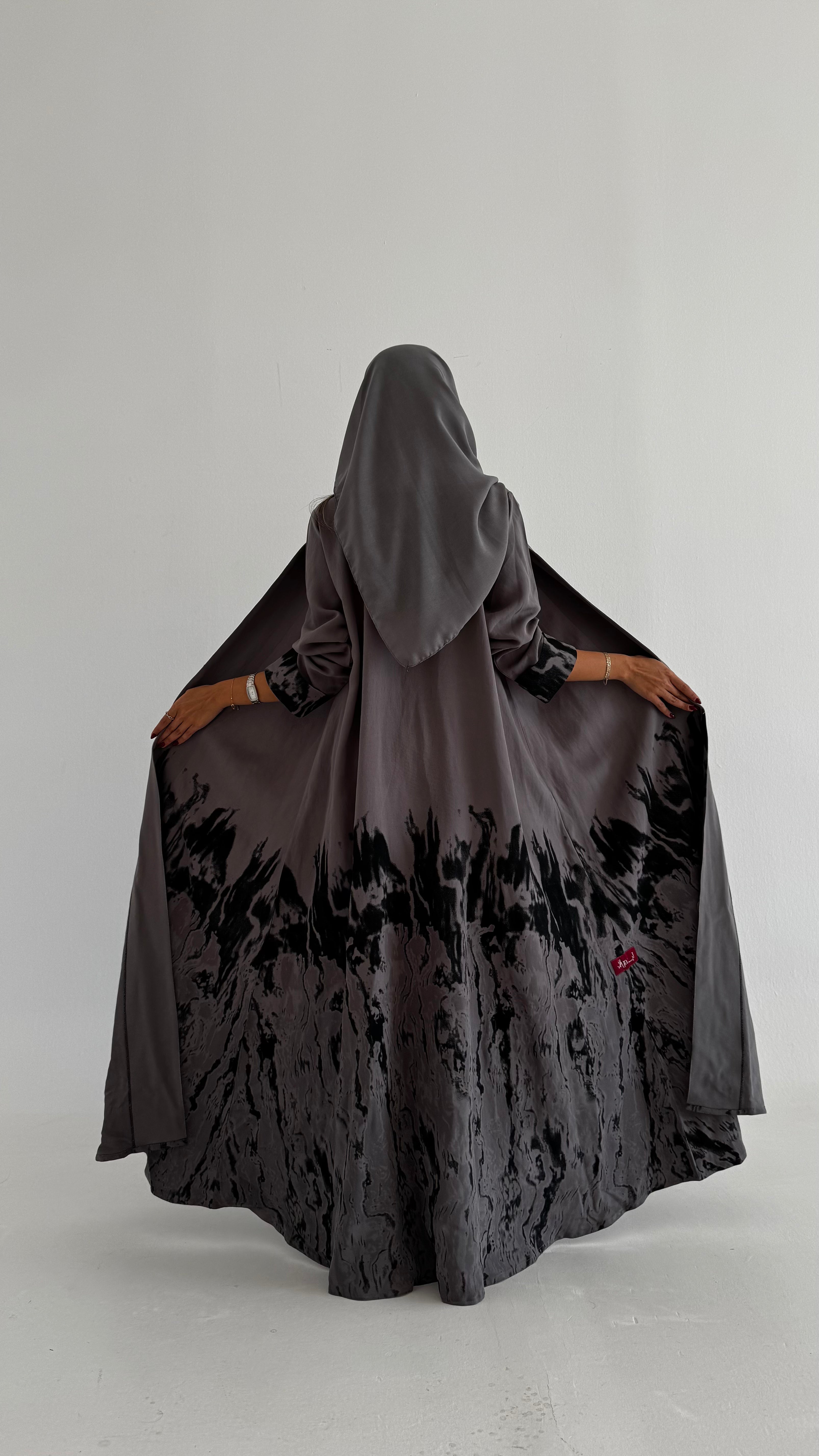 MWT382 - عباية رصاصي طباعة - Aya