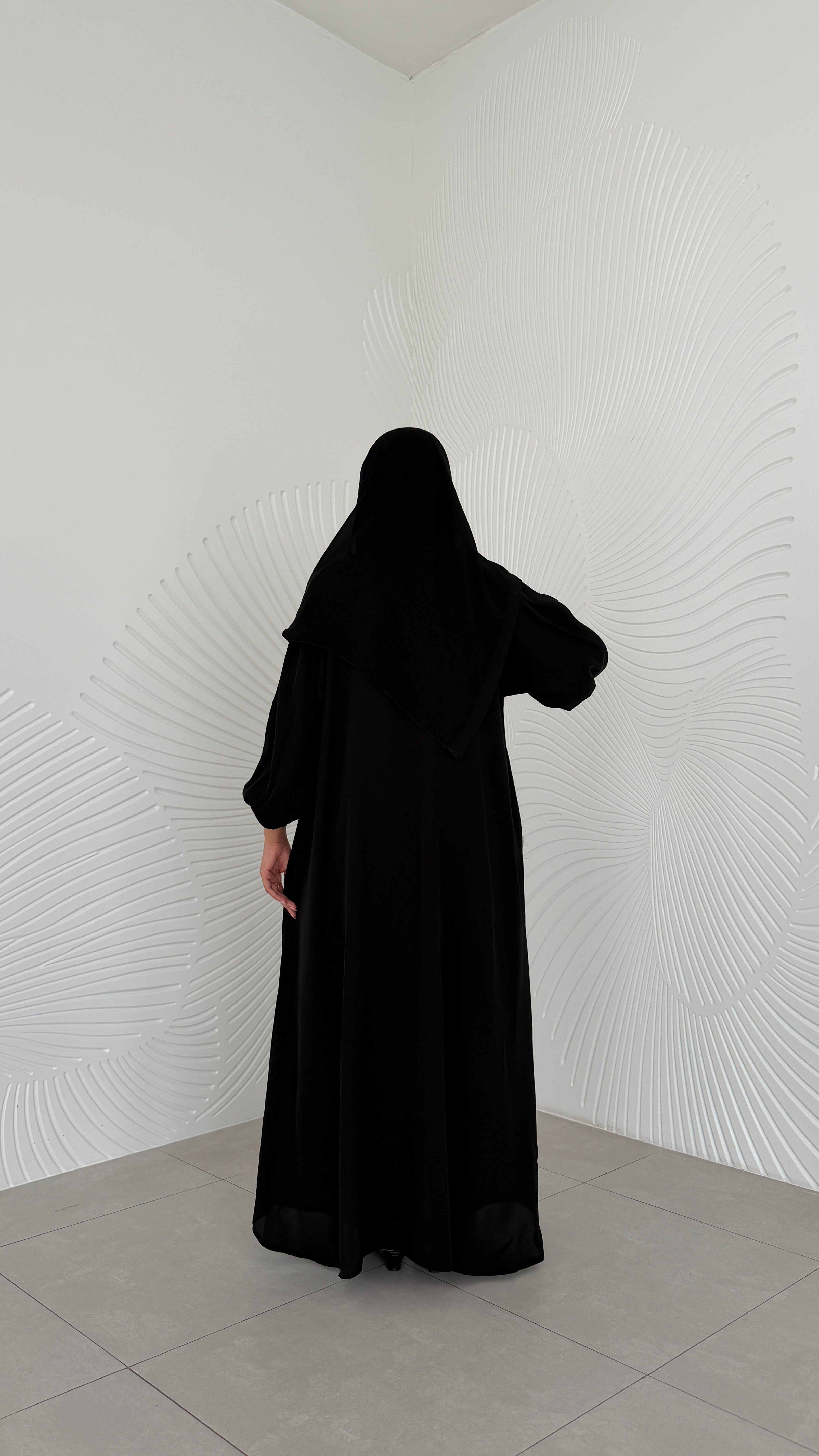 MWO003 - عباية نص كلوش بكم مطاط - Aya