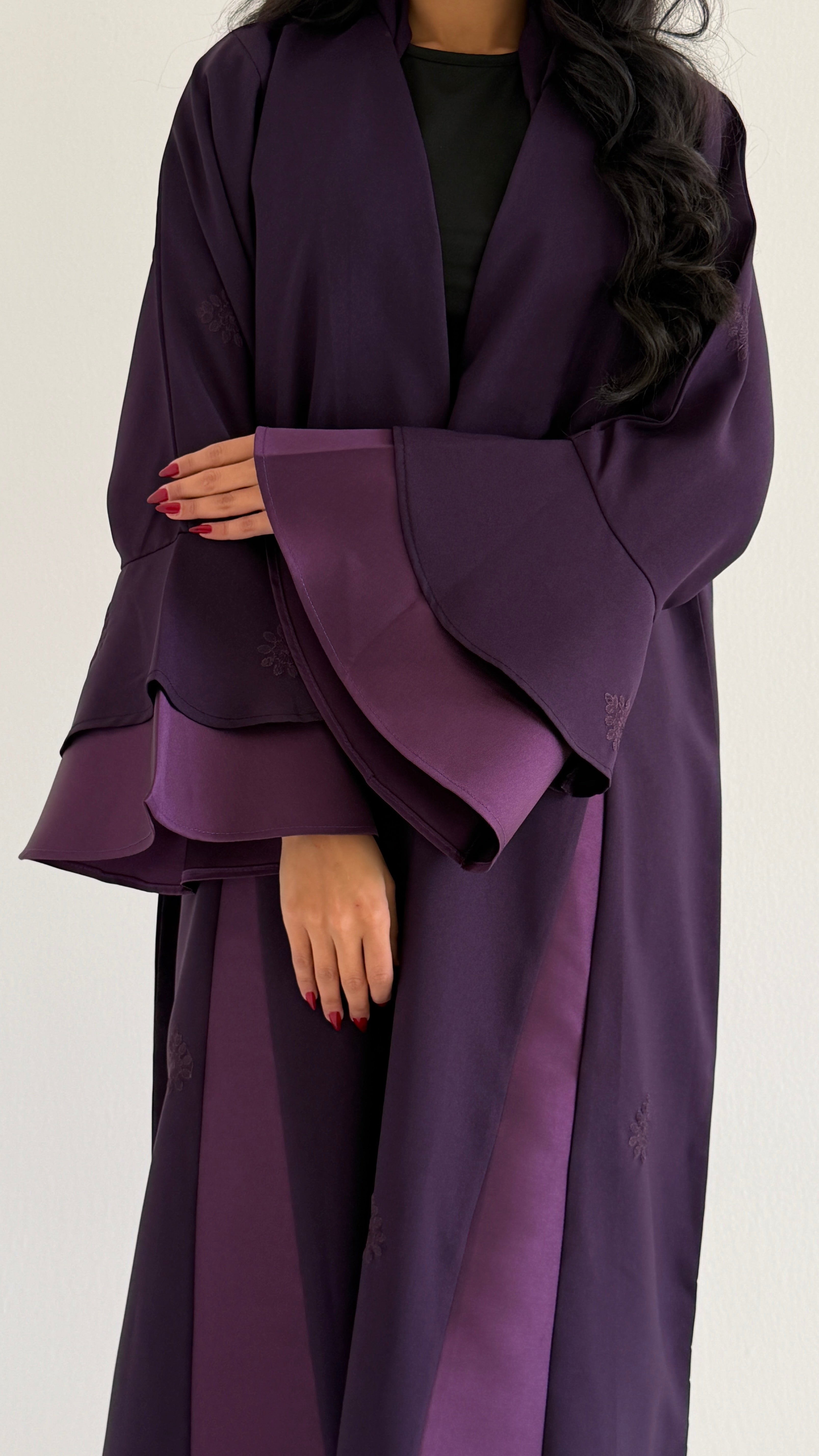 MWT1020 - عبايه بنفسجية بقصه جميله بالاكمام مع تطريز - Aya