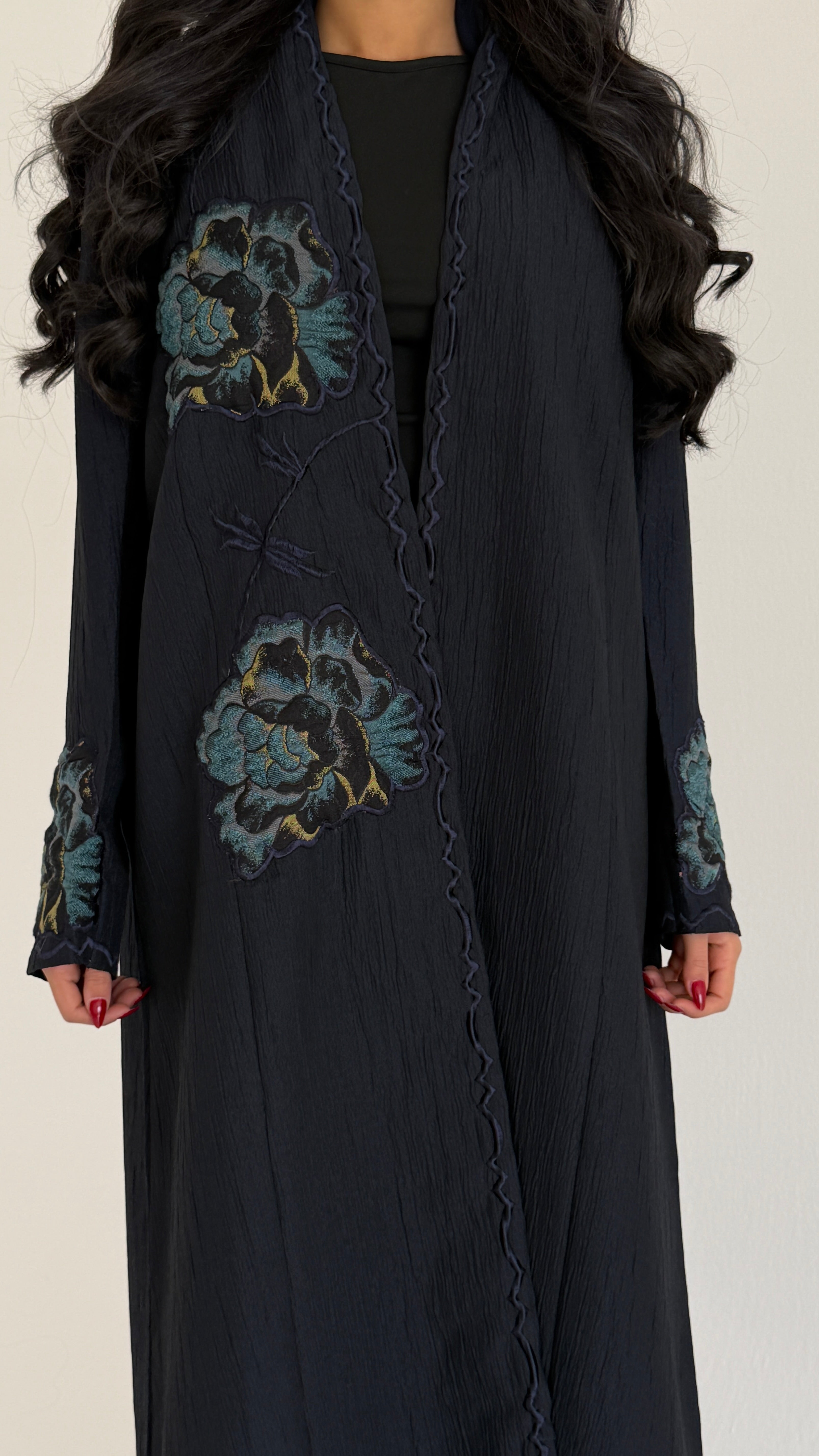 MW2021 - عباية قصة بليزر بتطريز تفتة جاكار - Aya