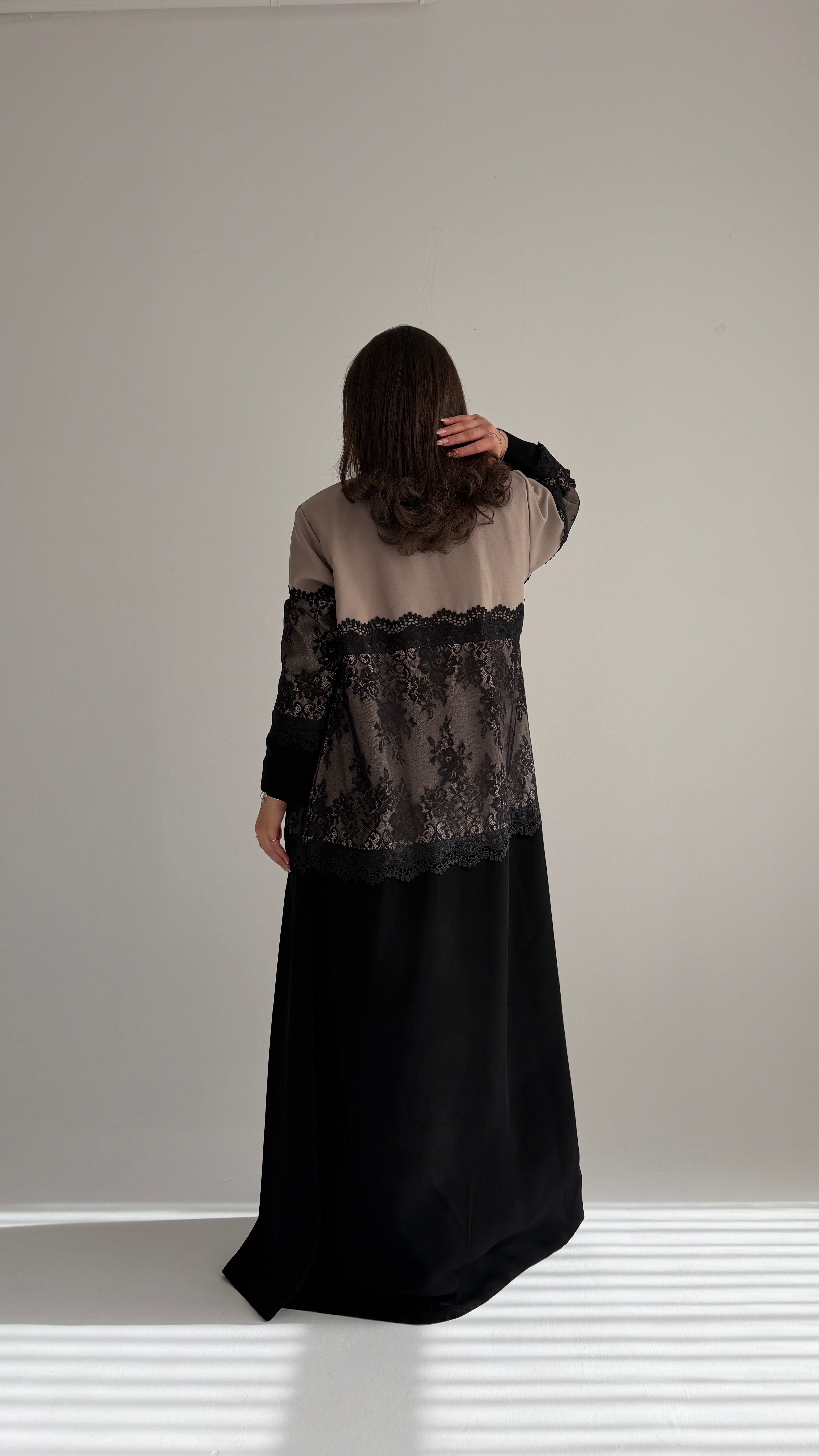 MWT1038 - عبايه بليزر بتدخيله دانتيل - Aya