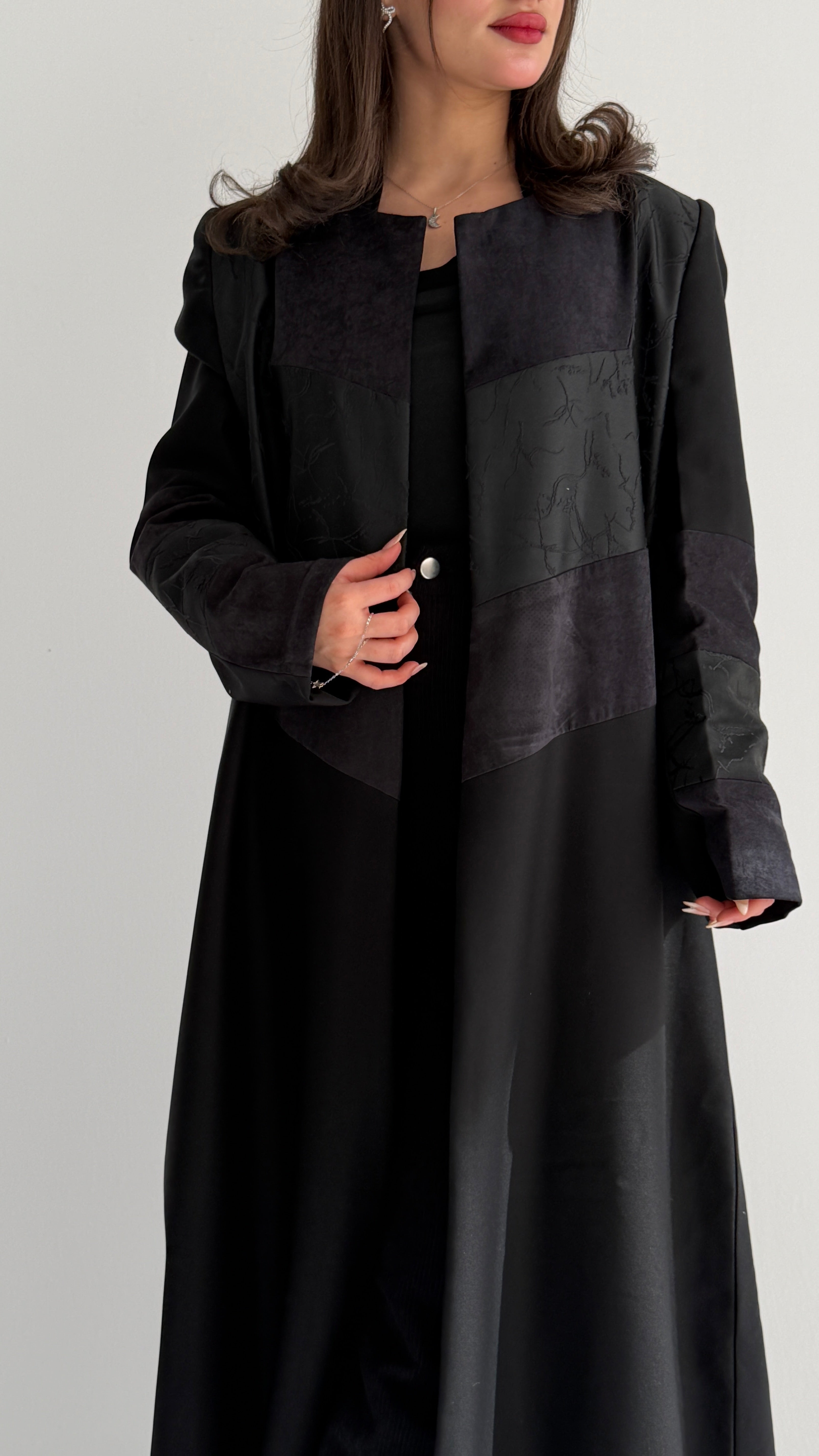 MW2041 - عباية بليزر مع اضافه ثلاثة خامات ليعطي طابع الاناقة - Aya