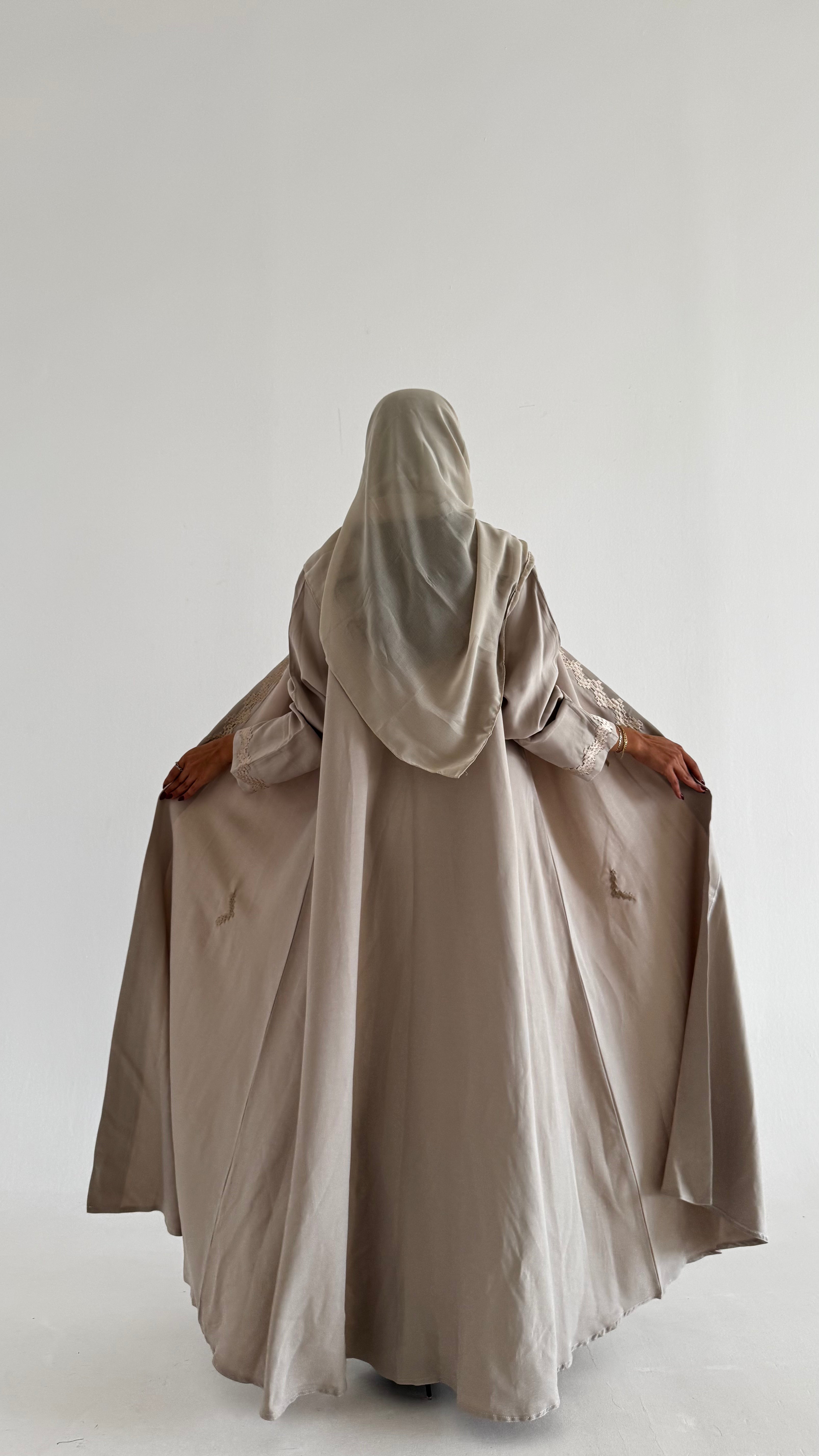 MWT371 - عباية بني تطريز - Aya