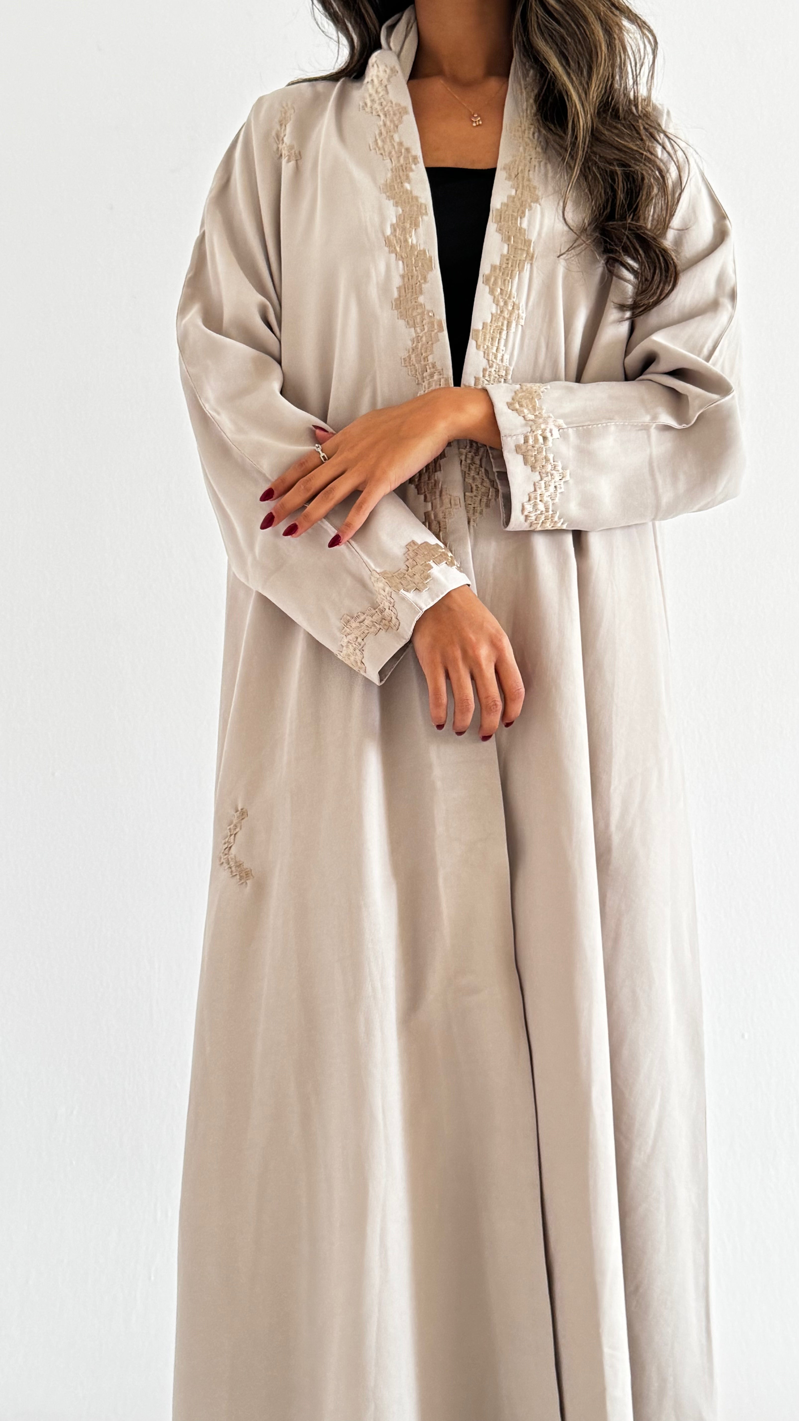 MWT371 - عباية بني تطريز - Aya