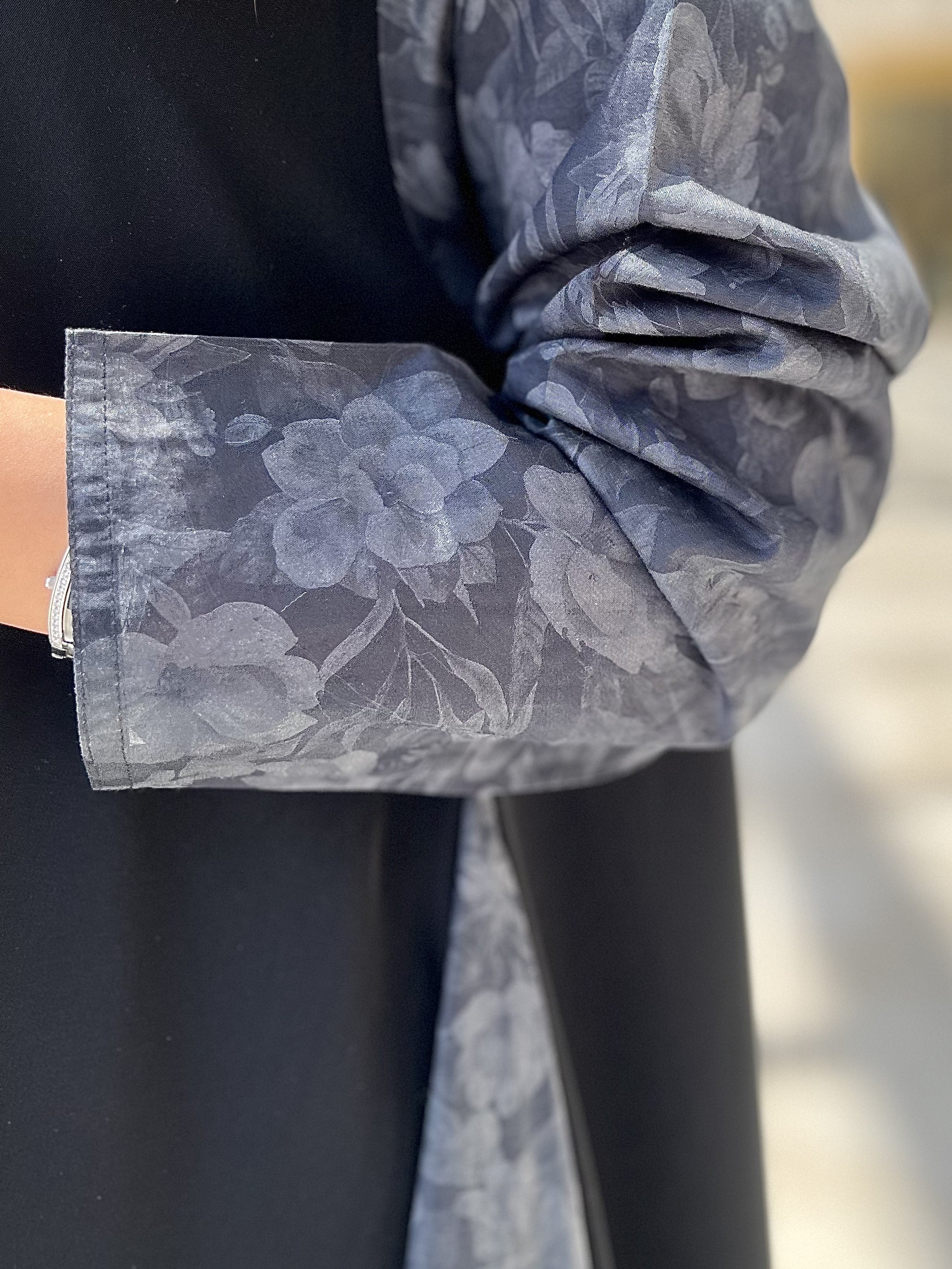 MW645 - Light Crepe Standing with Jacquard Half-Cloche