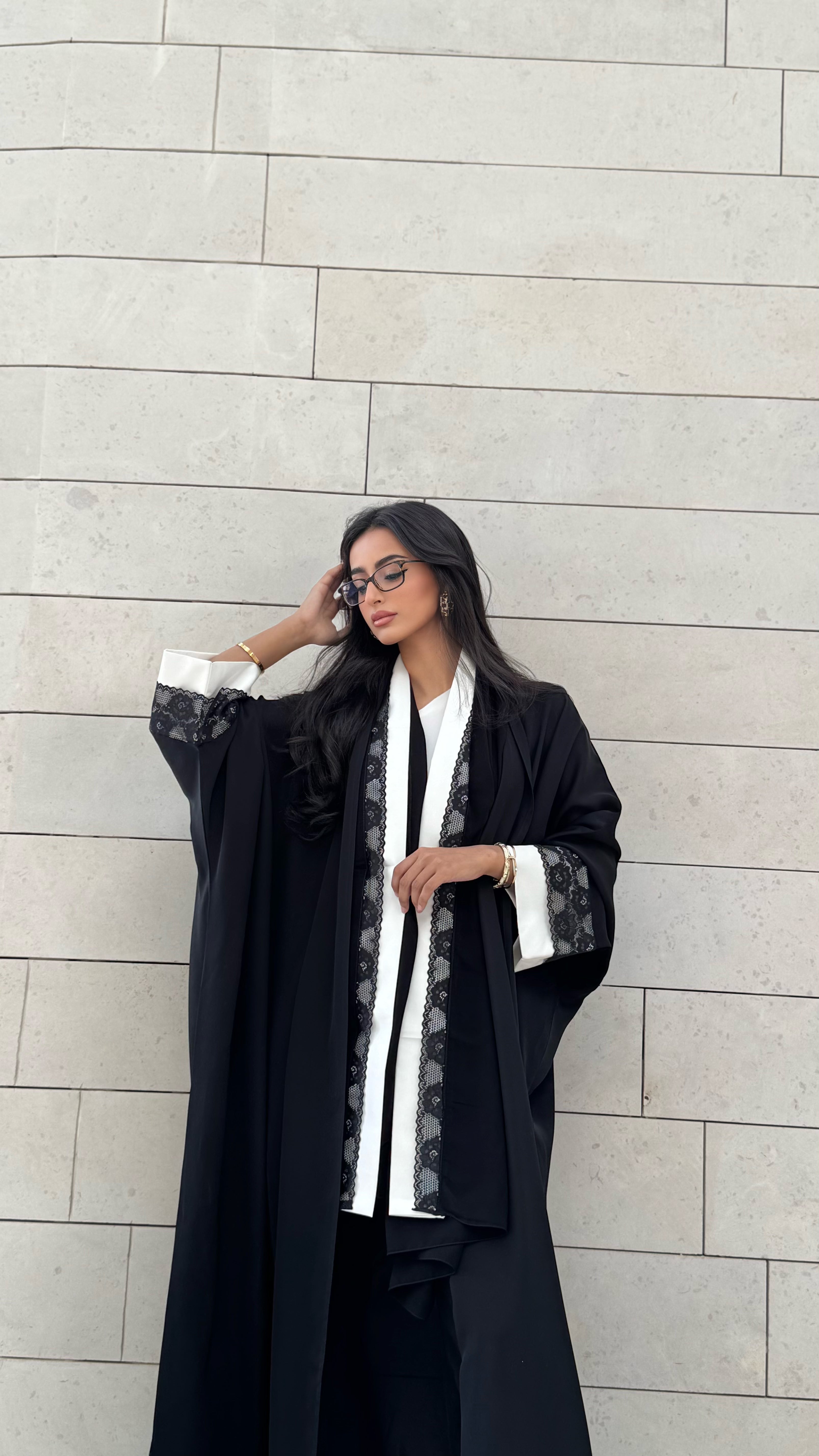 MW1632 - Black abaya farasha cut with lace sleeves  - عباية سوداء فراشة باكمام دانتيل - Aya