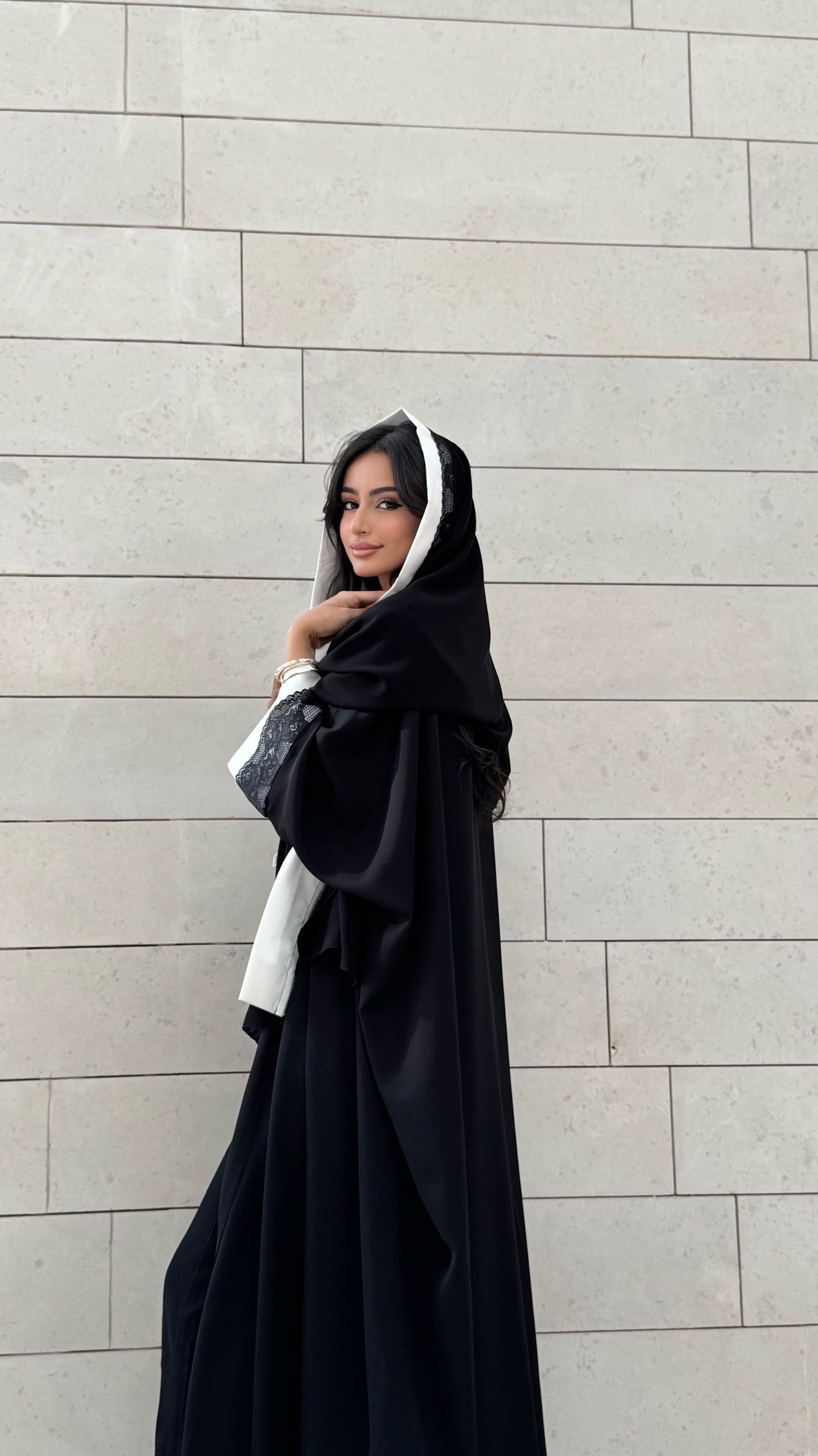 MW1632 - Black abaya farasha cut with lace sleeves  - عباية سوداء فراشة باكمام دانتيل - Aya