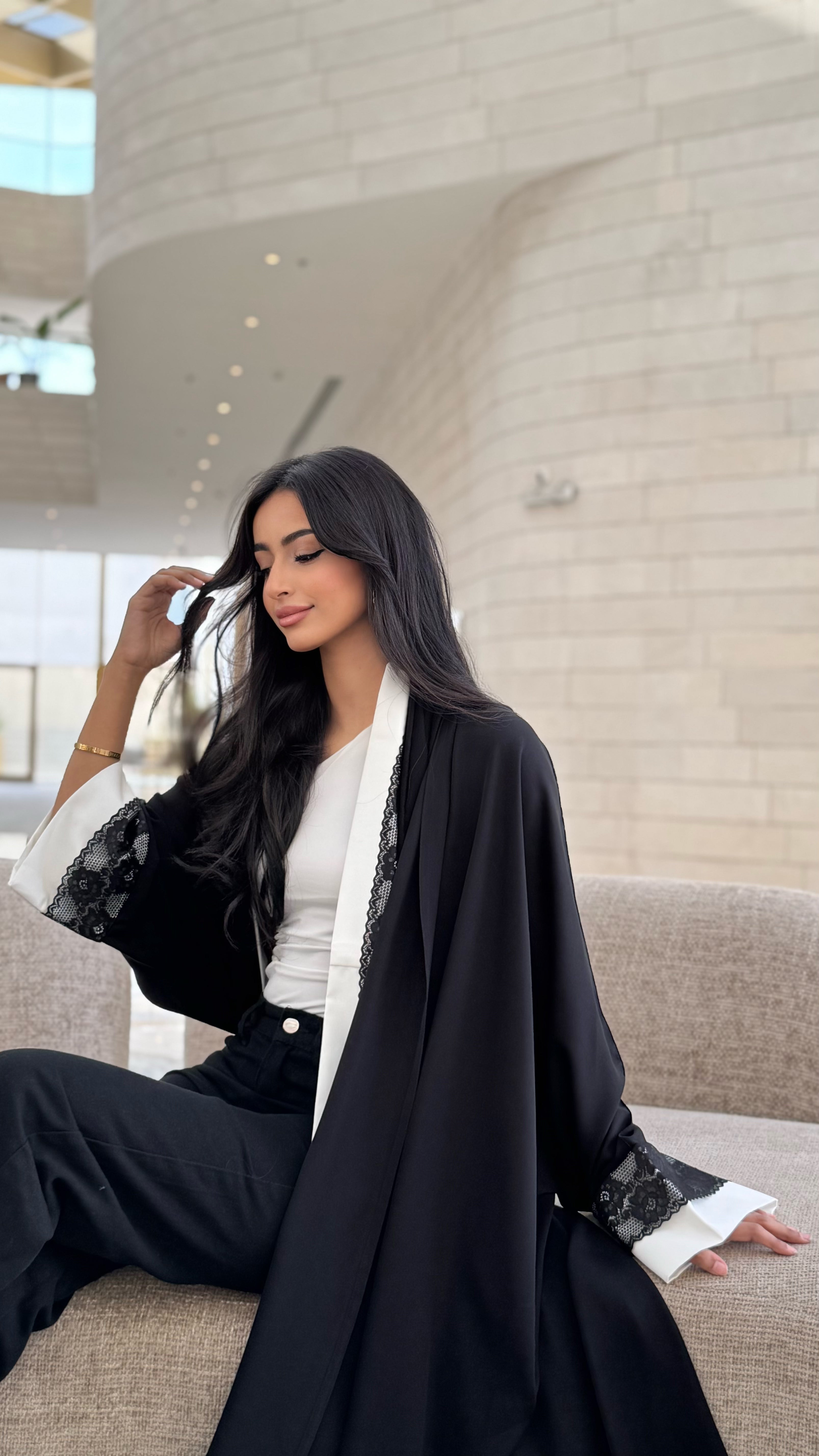 MW1632 - Black abaya farasha cut with lace sleeves  - عباية سوداء فراشة باكمام دانتيل - Aya