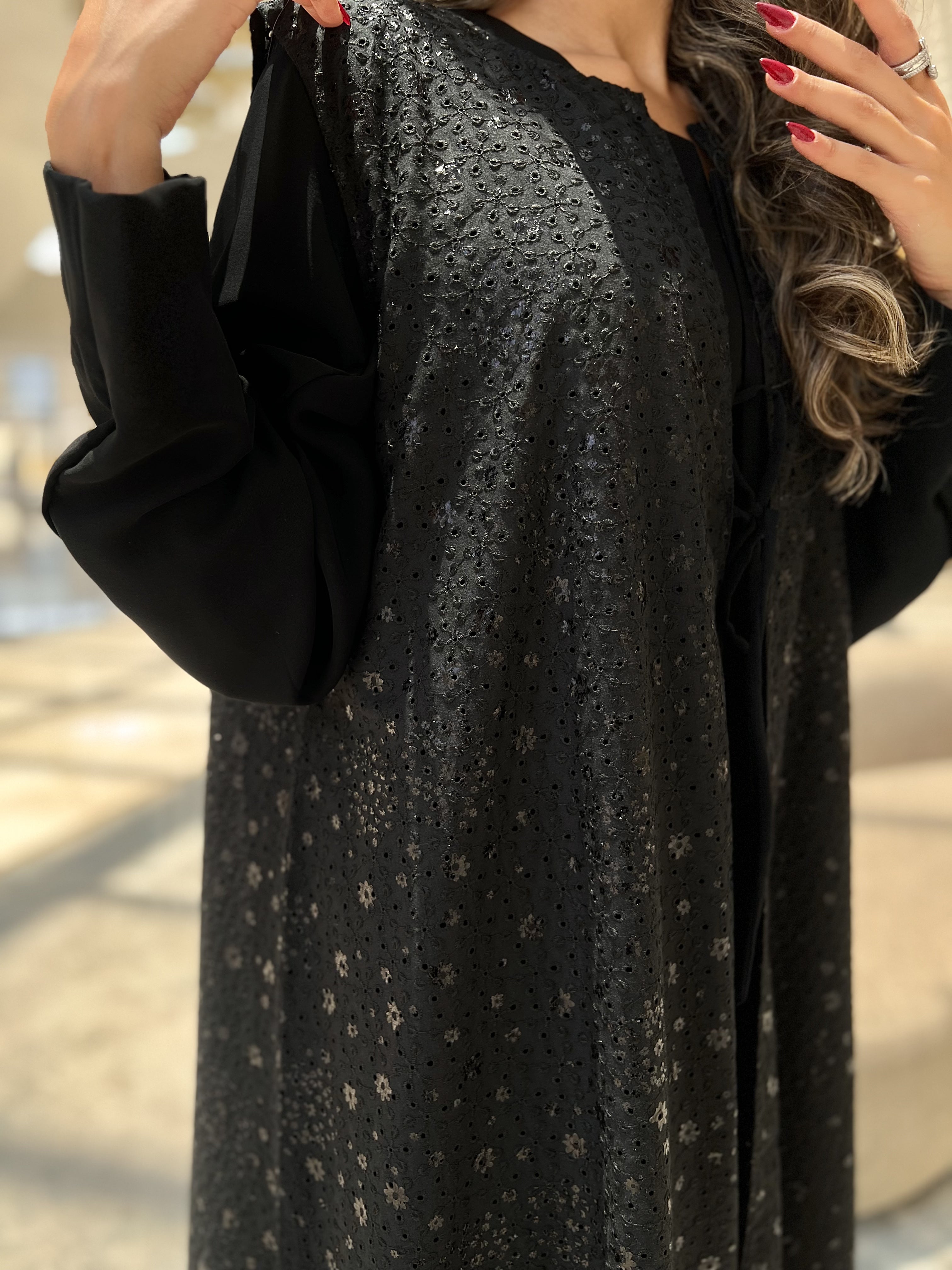 MW1568 -عباية سوداء بكاب جاكار منفصل | Black Abaya with Detached Jacquard Cape - Aya