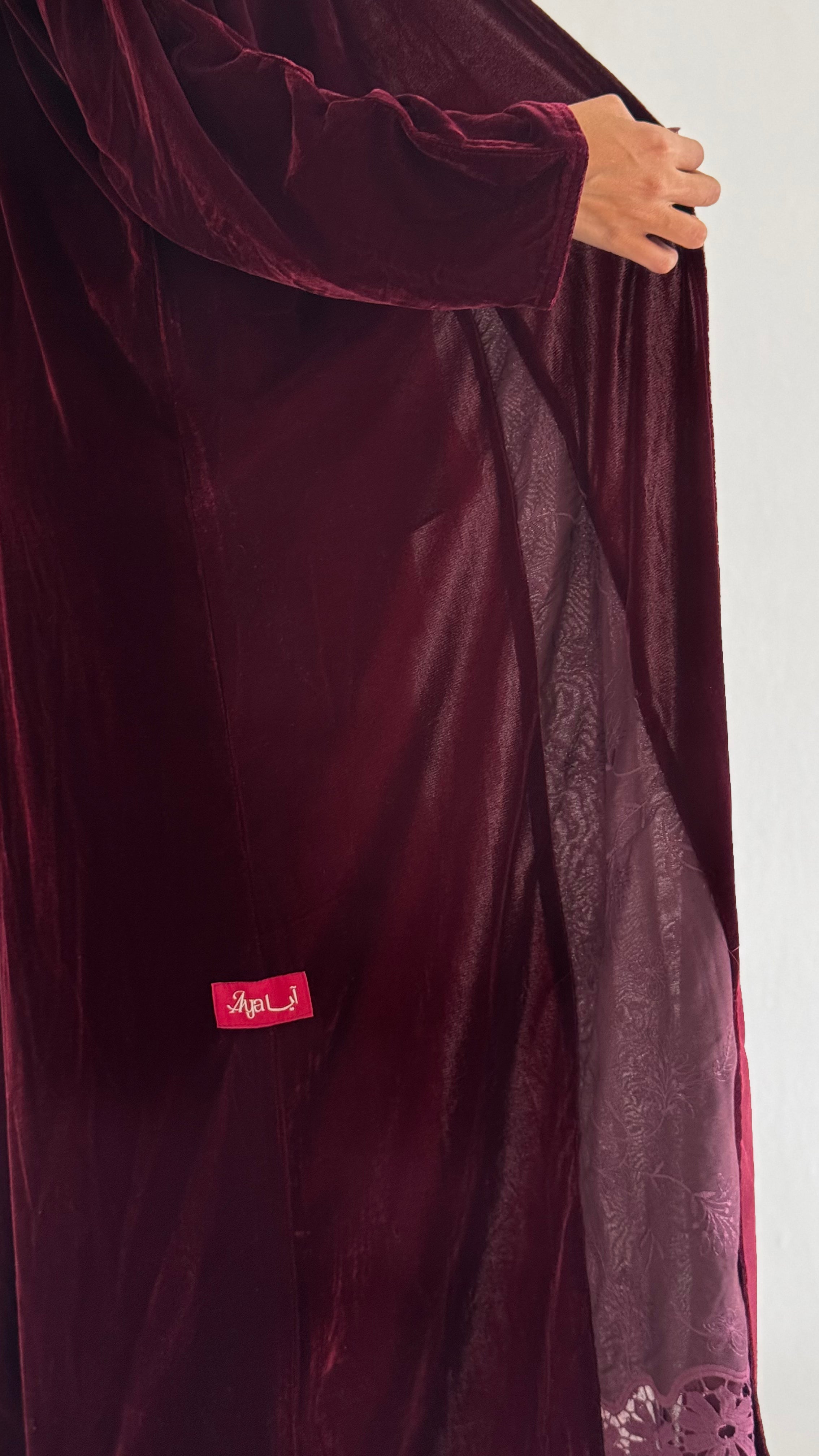 MWT532 - عباية عنابي مع تدخيلة دانتيل - Aya
