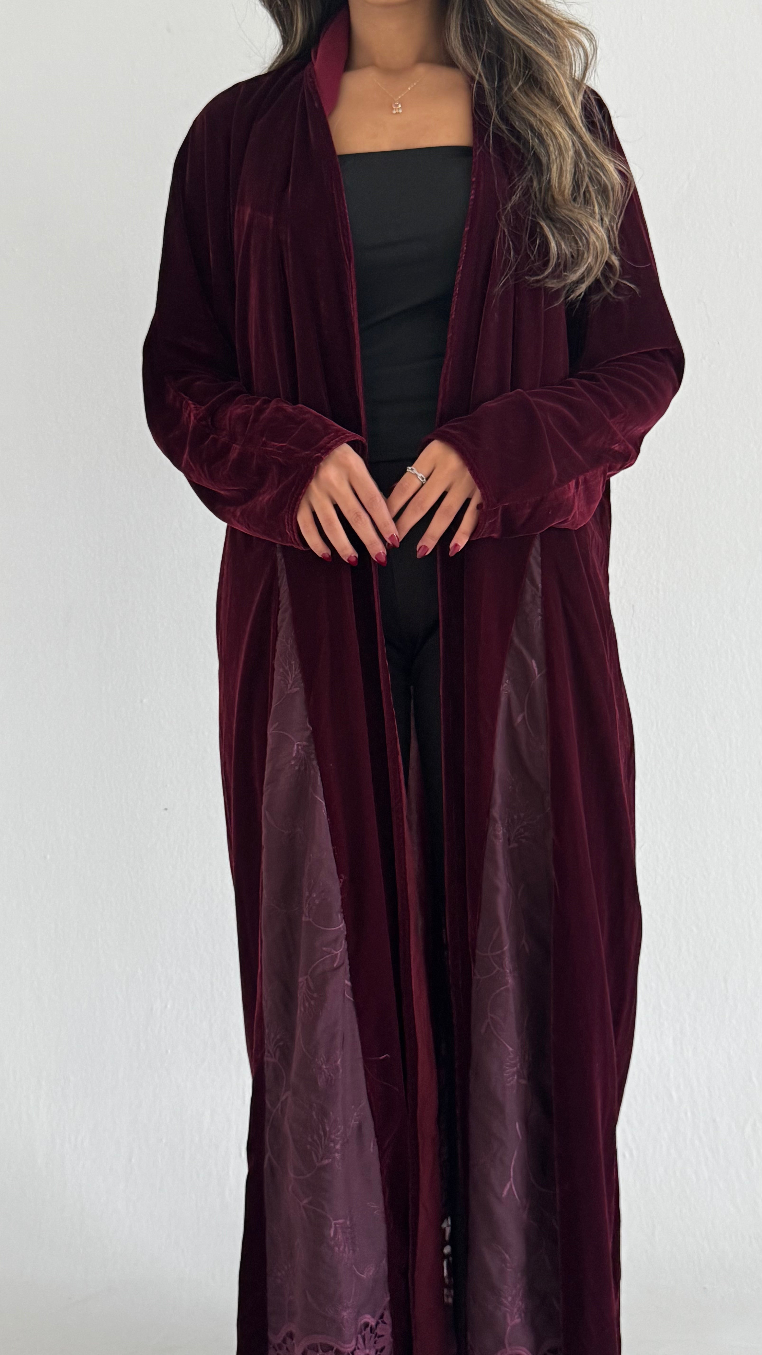 MWT532 - عباية عنابي مع تدخيلة دانتيل - Aya