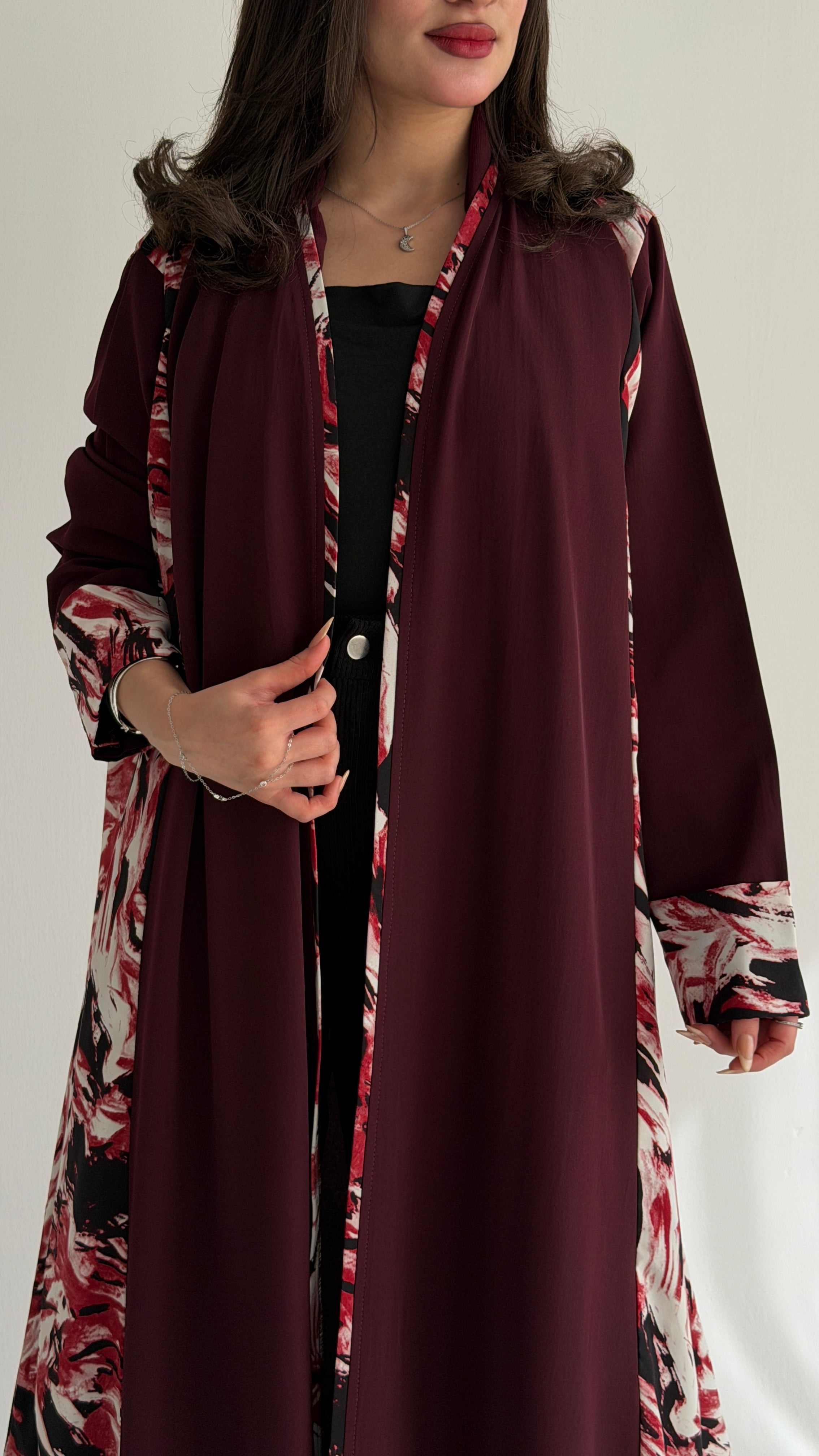 MW2031 - عباية كريب مع اضافه حرير مشجر - Aya