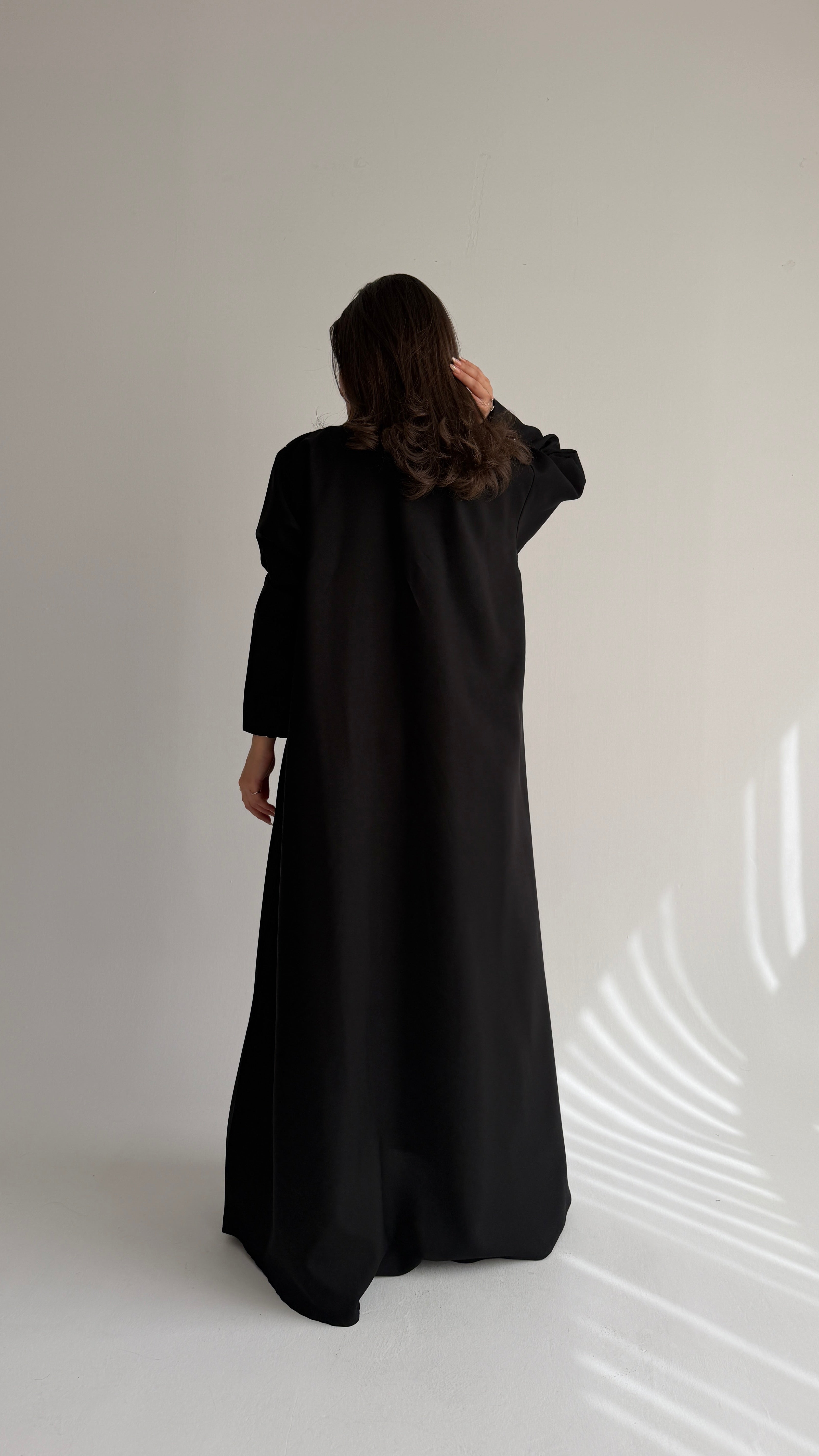 MWT1033 - عبايه مع تدخيله لنن تطريز بالامام - Aya