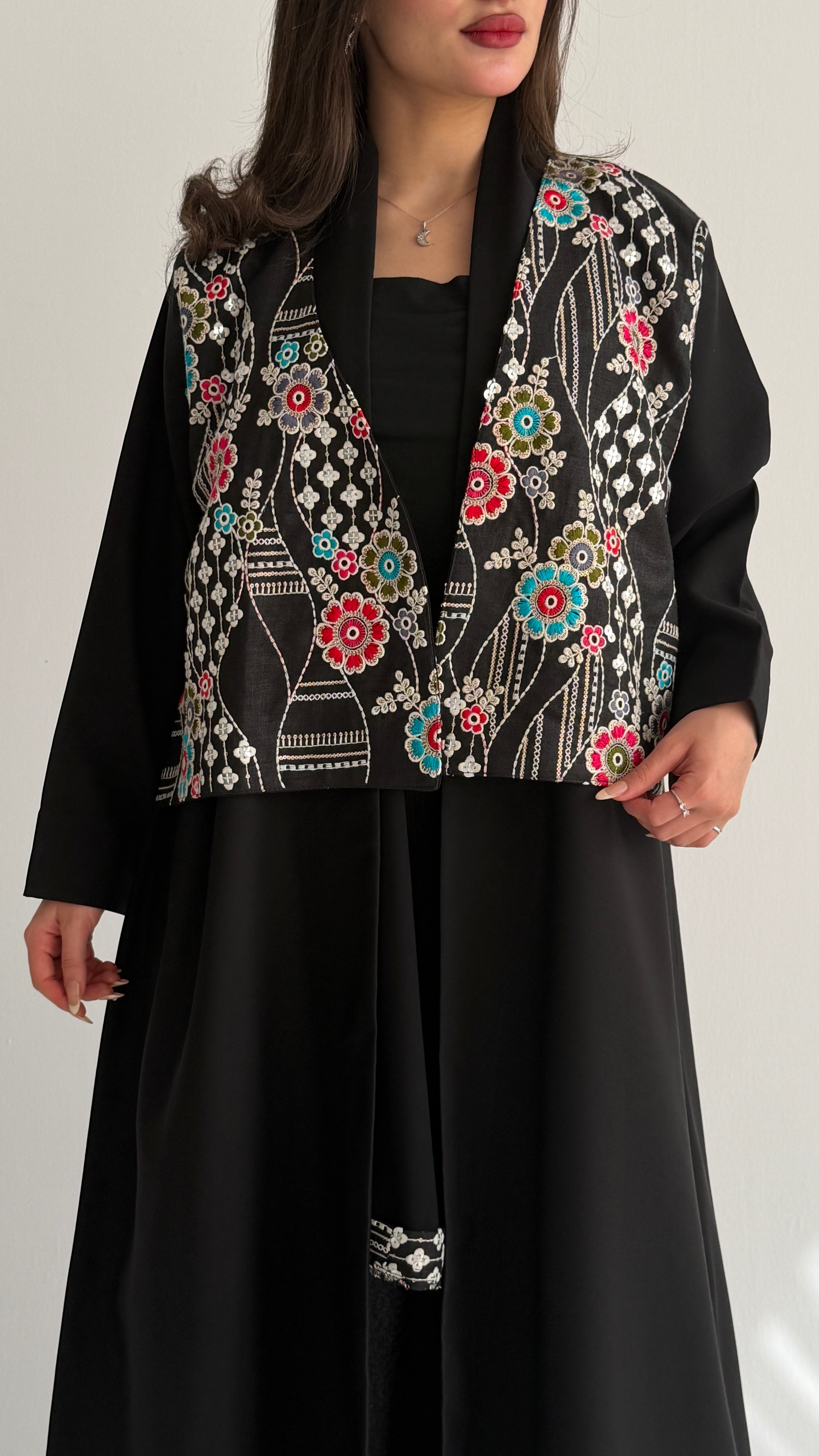 MWT1033 - عبايه مع تدخيله لنن تطريز بالامام - Aya