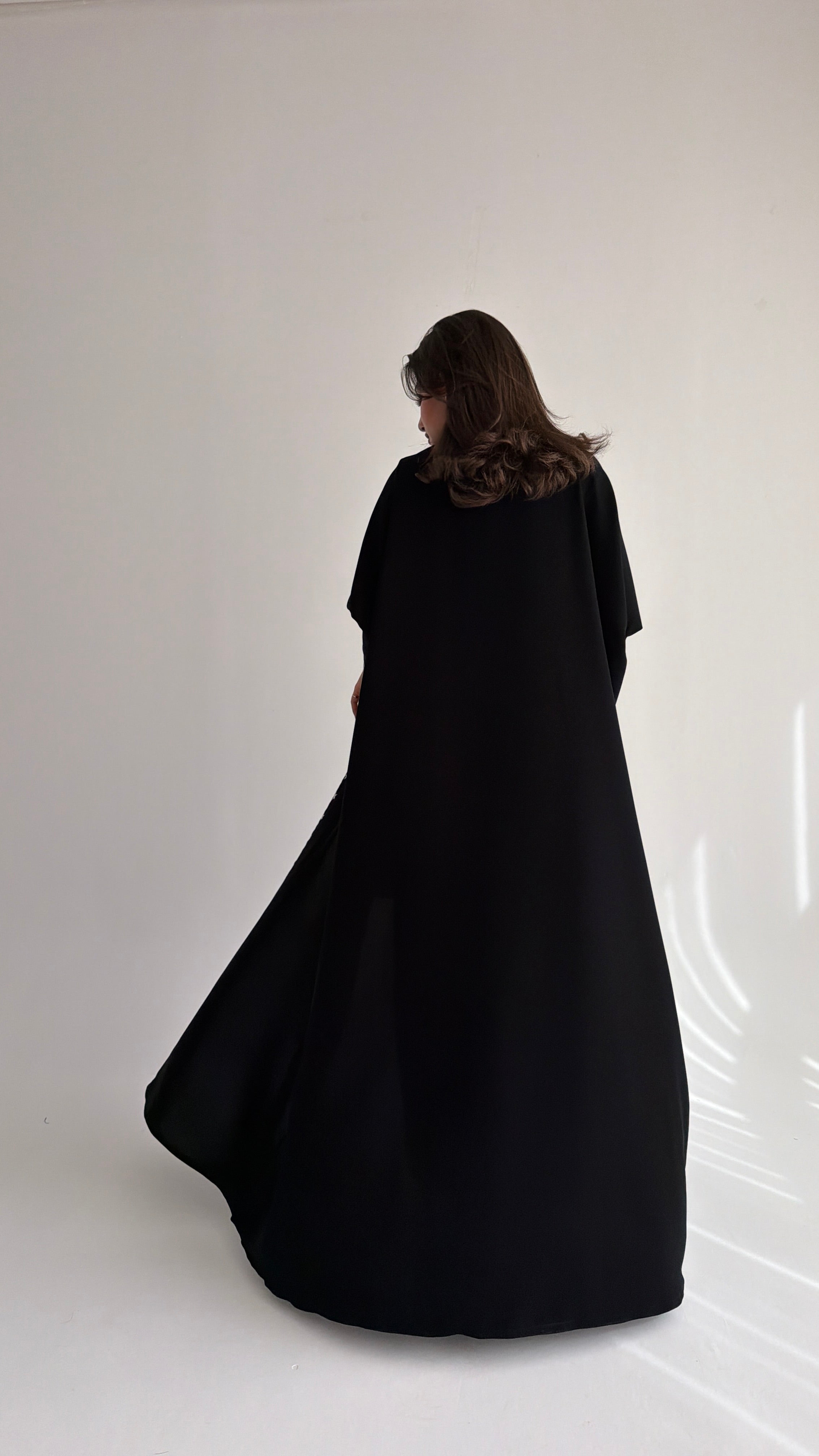 MWT1035 - عبايه اسود بتطريز نجوم - Aya