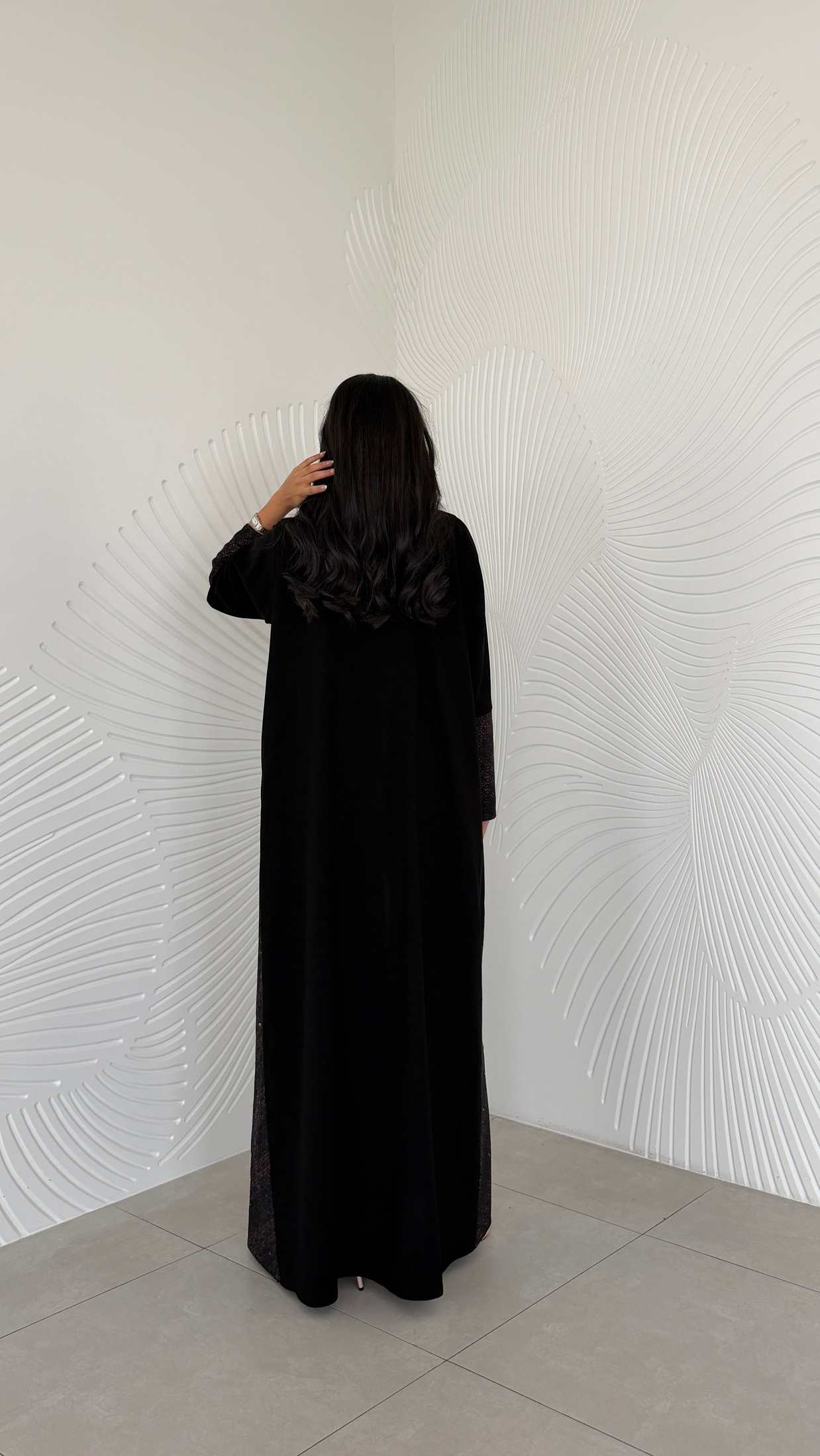 MWT2057 - عباية كريب اسود مع تدخيلة ركامة - Aya
