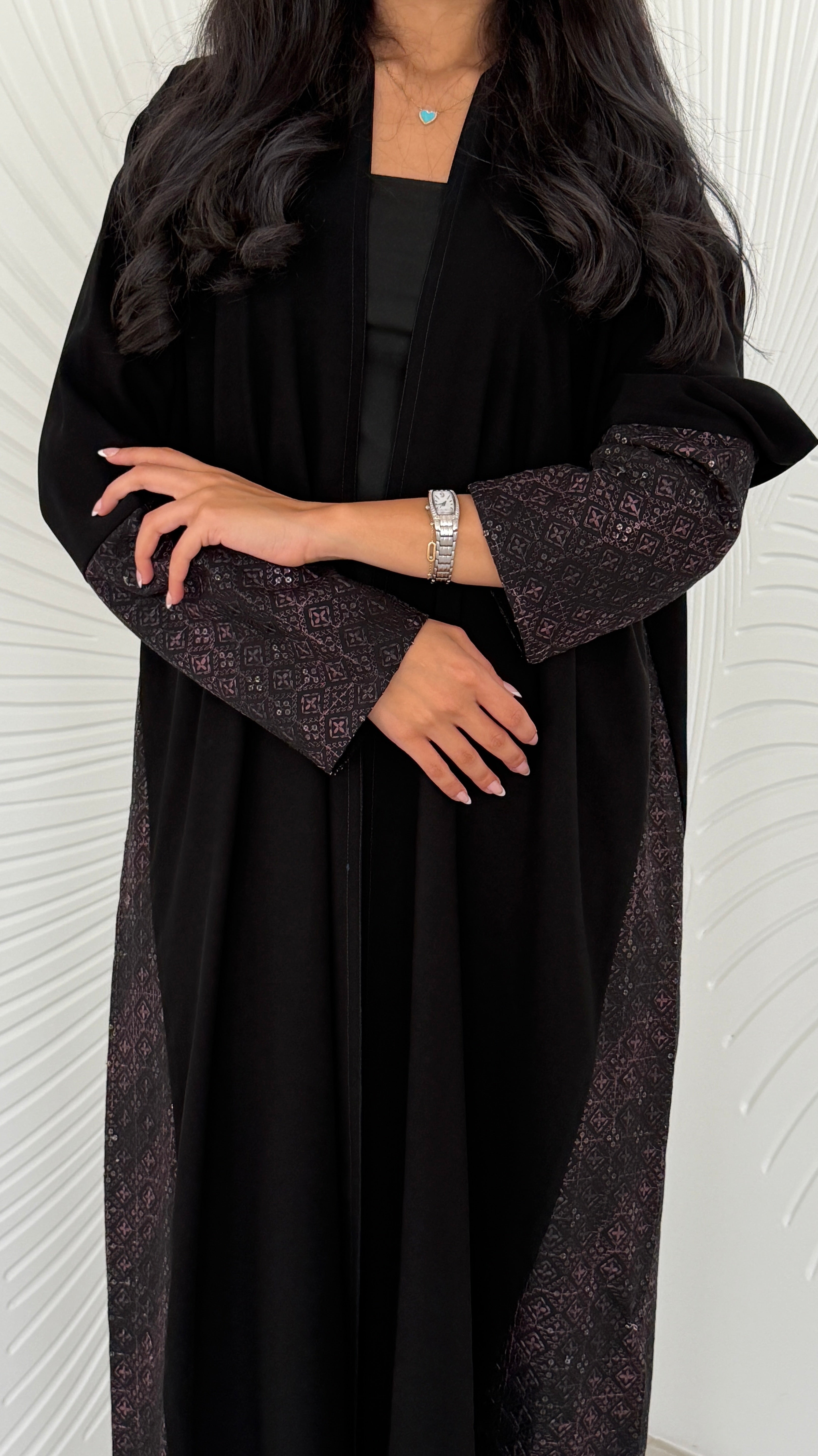 MWT2057 - عباية كريب اسود مع تدخيلة ركامة - Aya