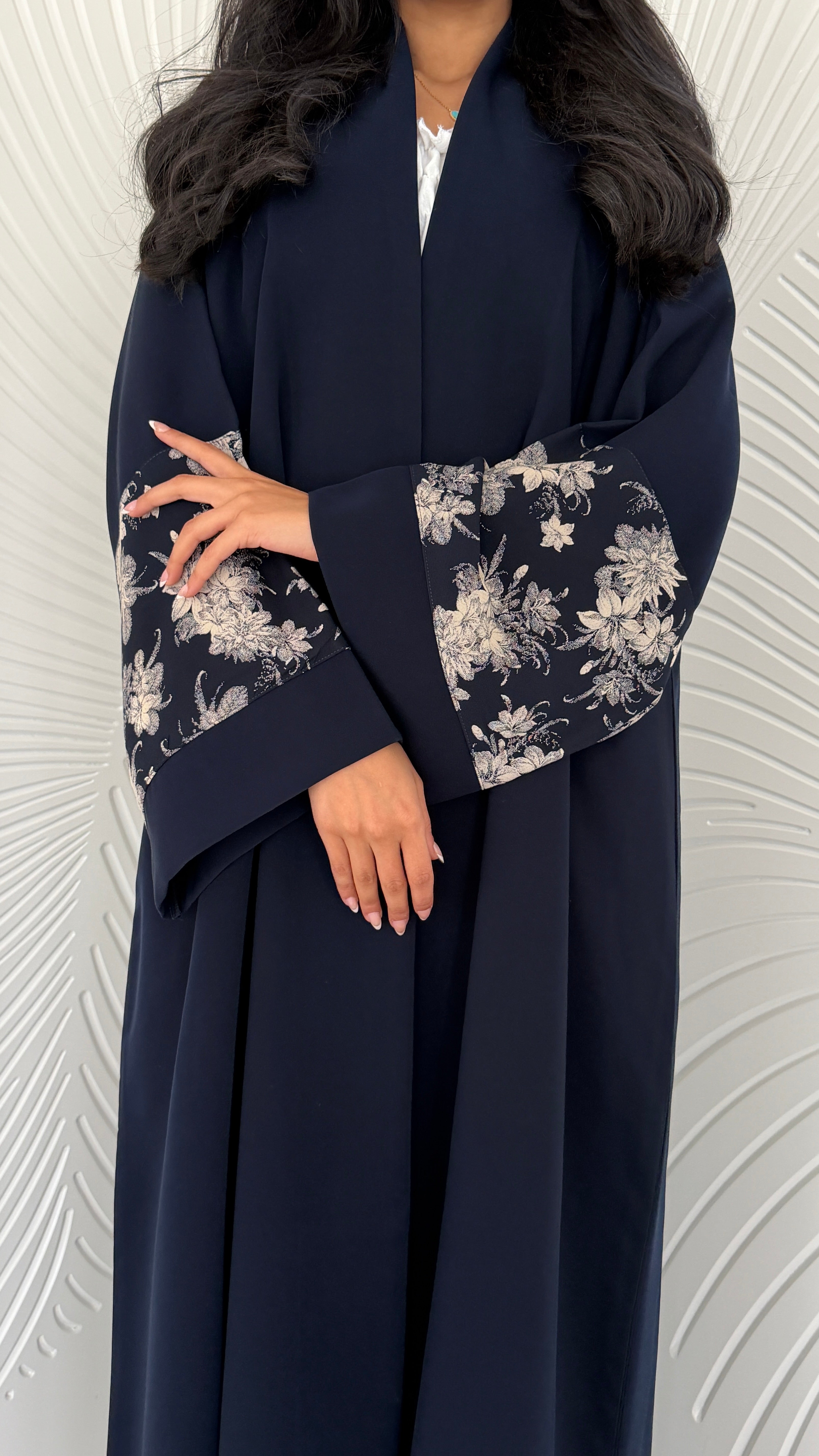 MWT5068 - إطلالة يومية عباية كحلي مع تدخيلات بلون يليق بكل وقت - Aya