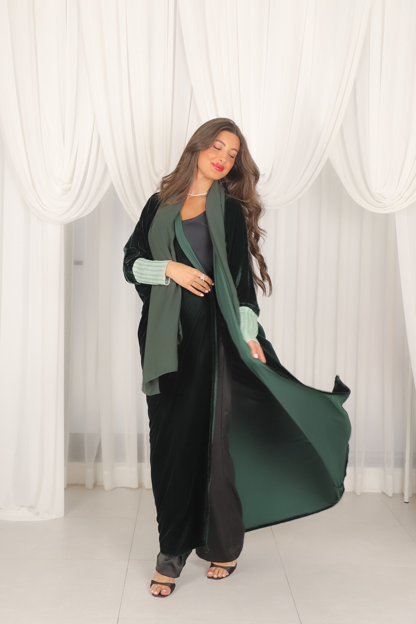 MWT527 - عباية زيتيه بأكمام استرتش - Aya