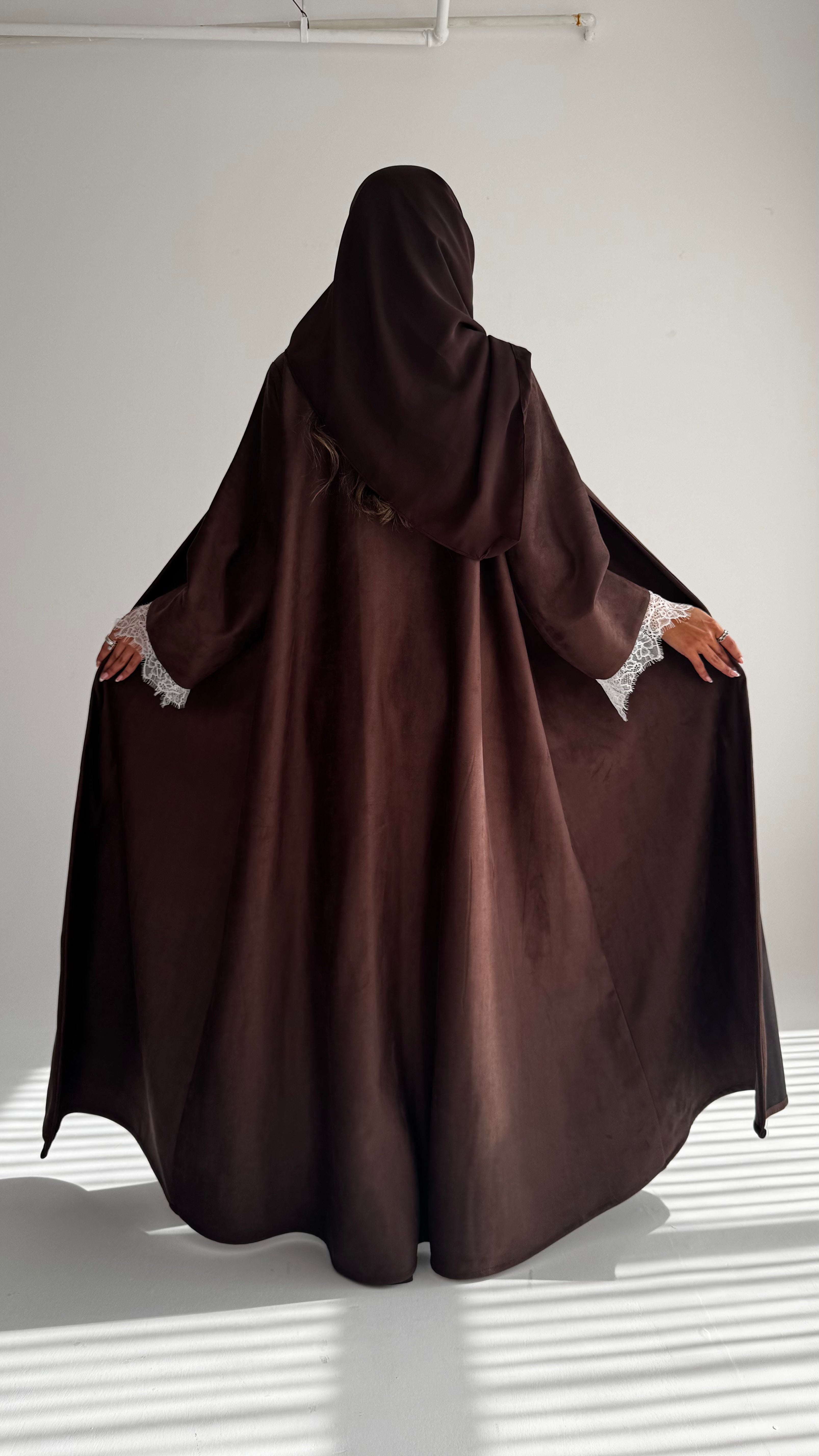 MWT800 - عباية شامواه بني مع دانتيل ابيض - Aya