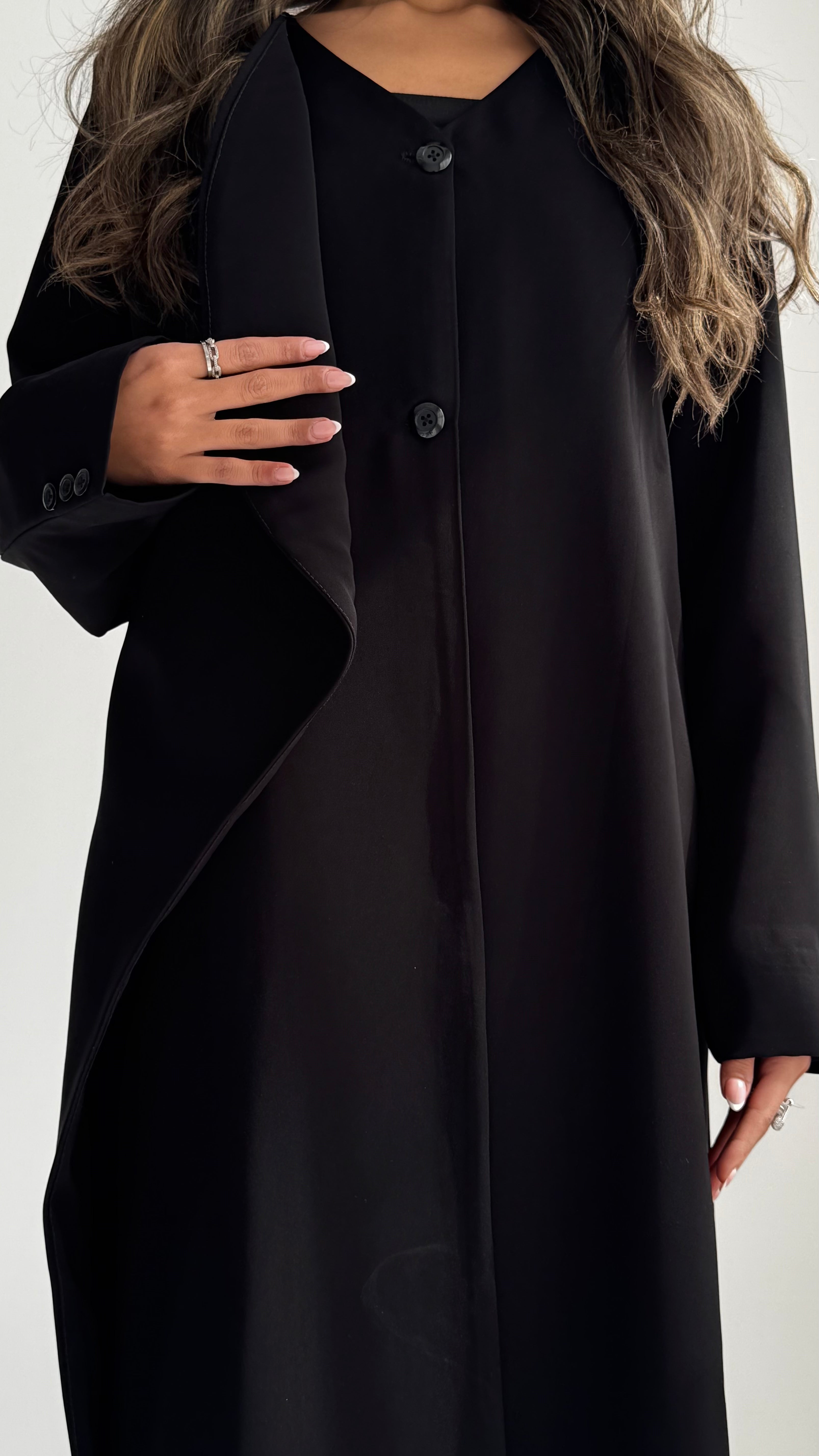 MW1869 - عباية بليزر بقصة من الامام عند الصدر