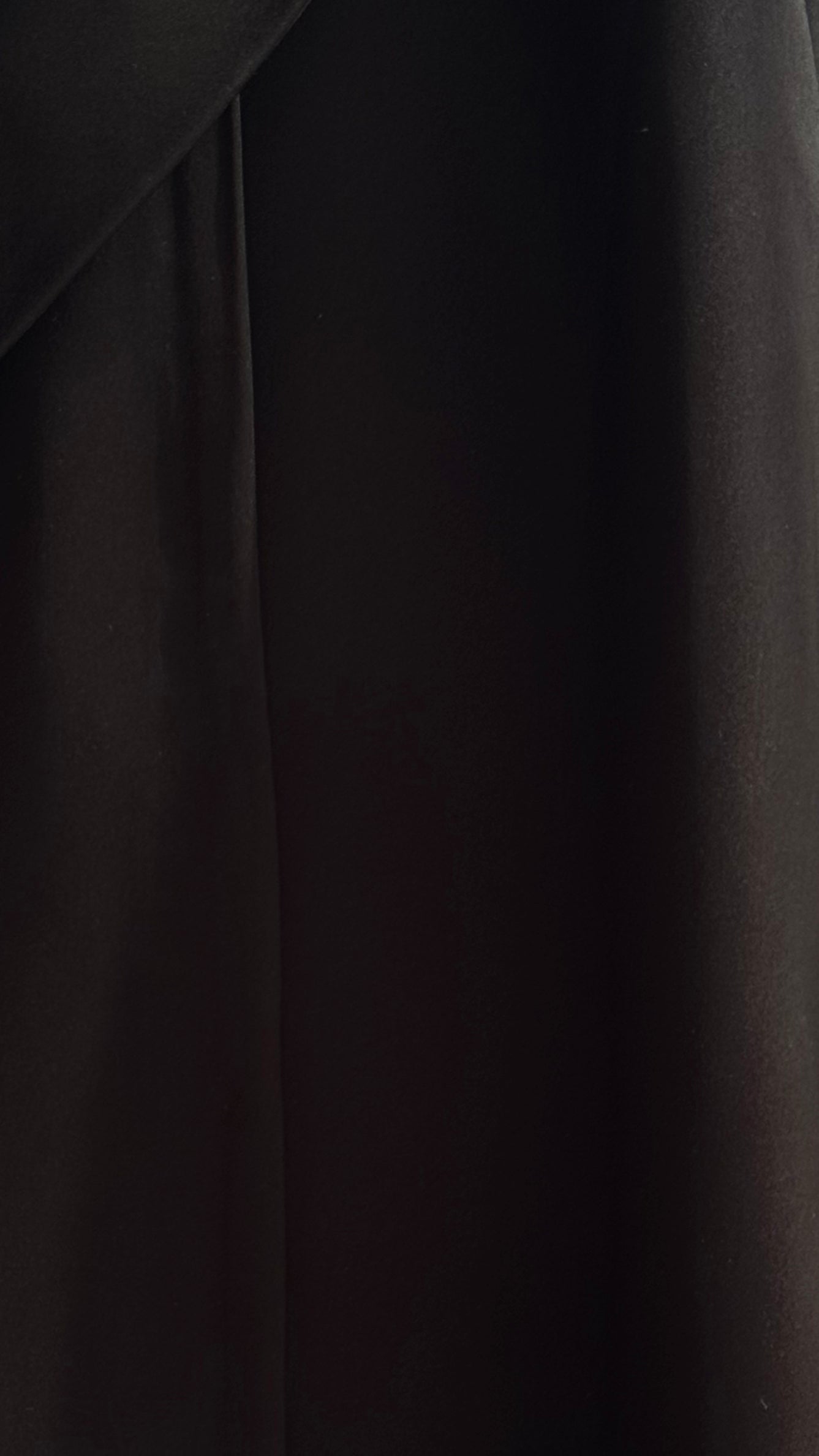 MW1869 - عباية بليزر بقصة من الامام عند الصدر