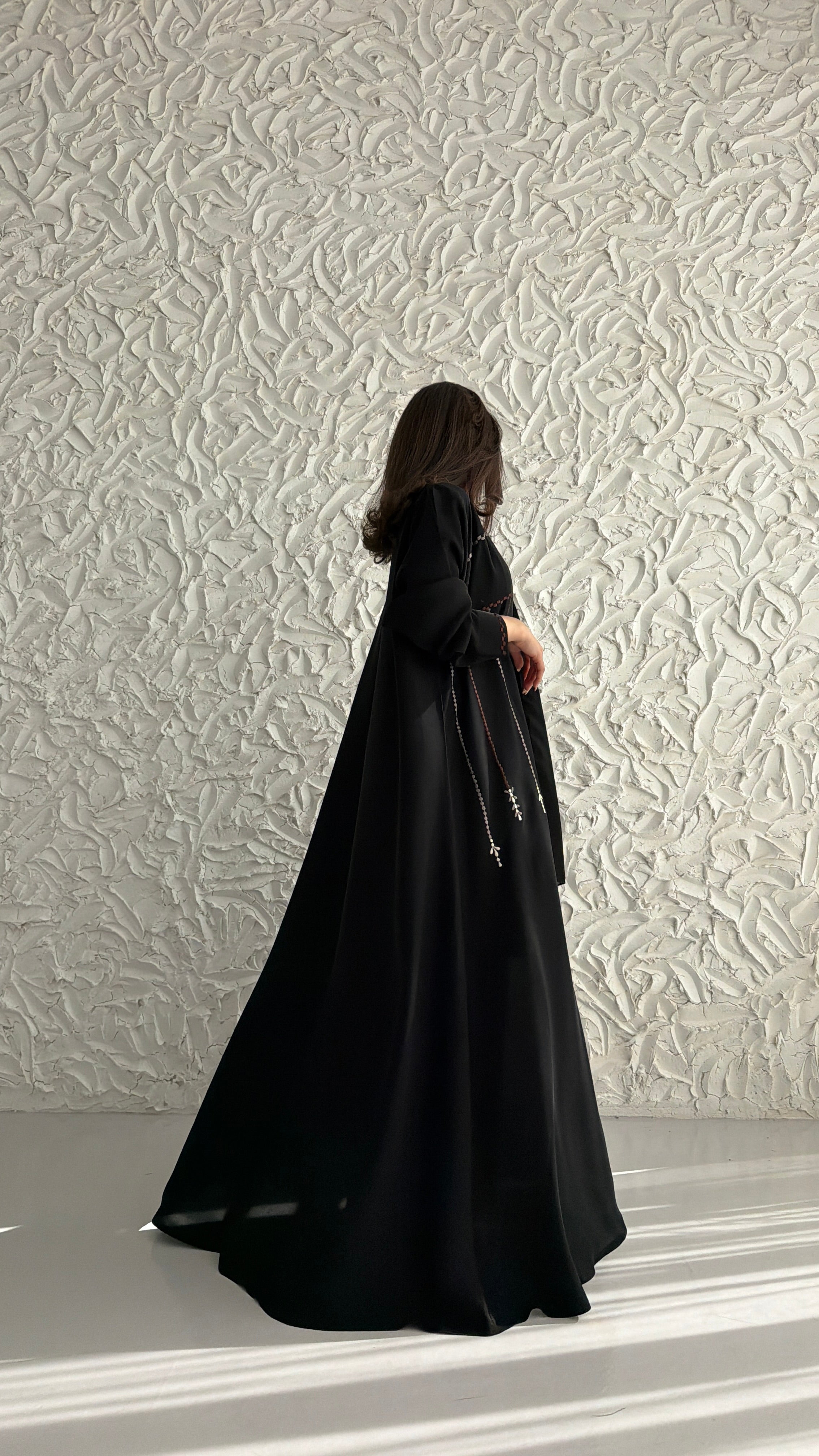 MWT1044 - عبايه  اسود بتطريز - Aya