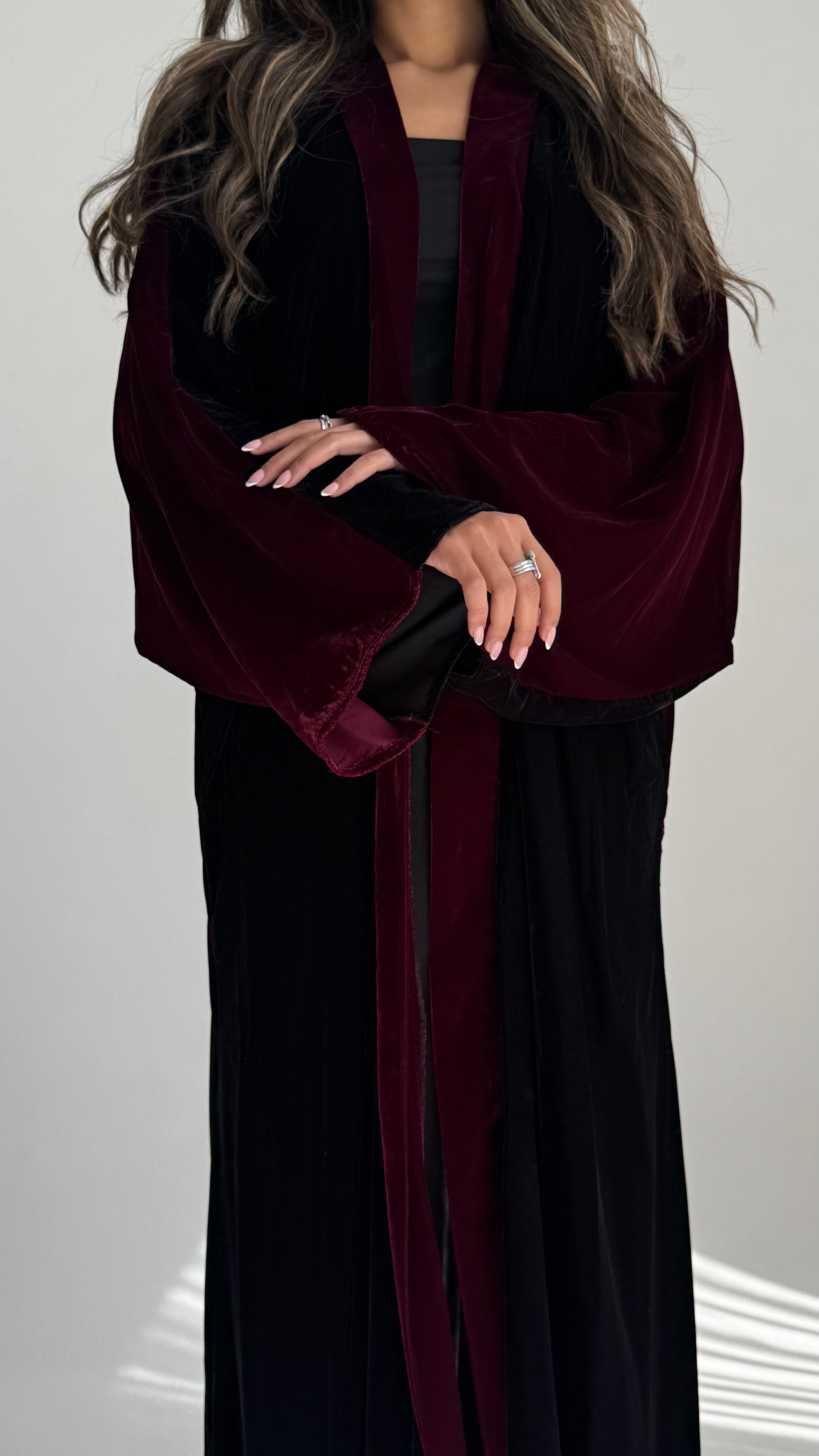 MW1753 - عباية اسود  مخمل مع اضافة تطريز يدوي - Aya