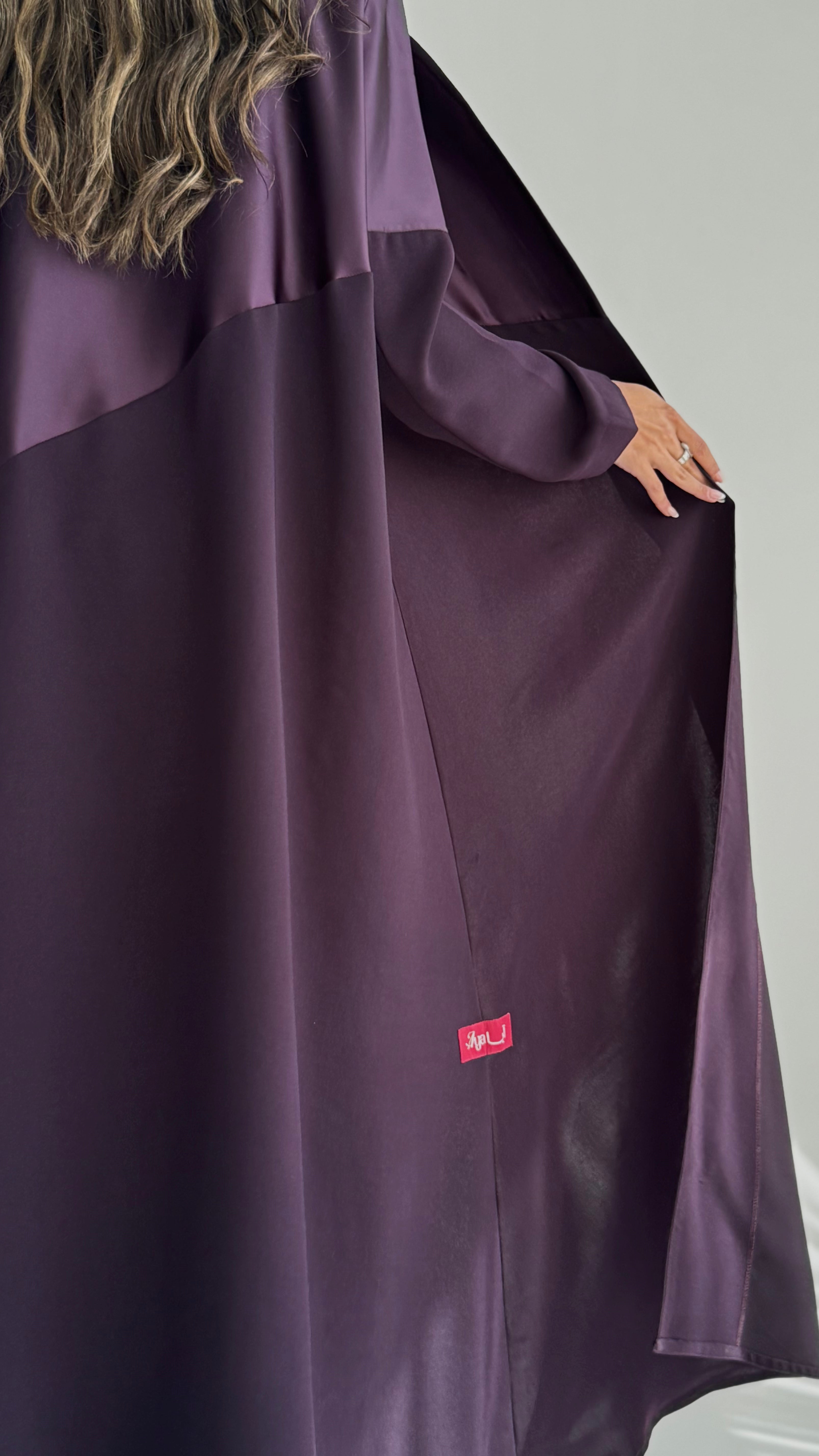 MWT693 - عباية موفي مع تدخيلة ساتان - Aya