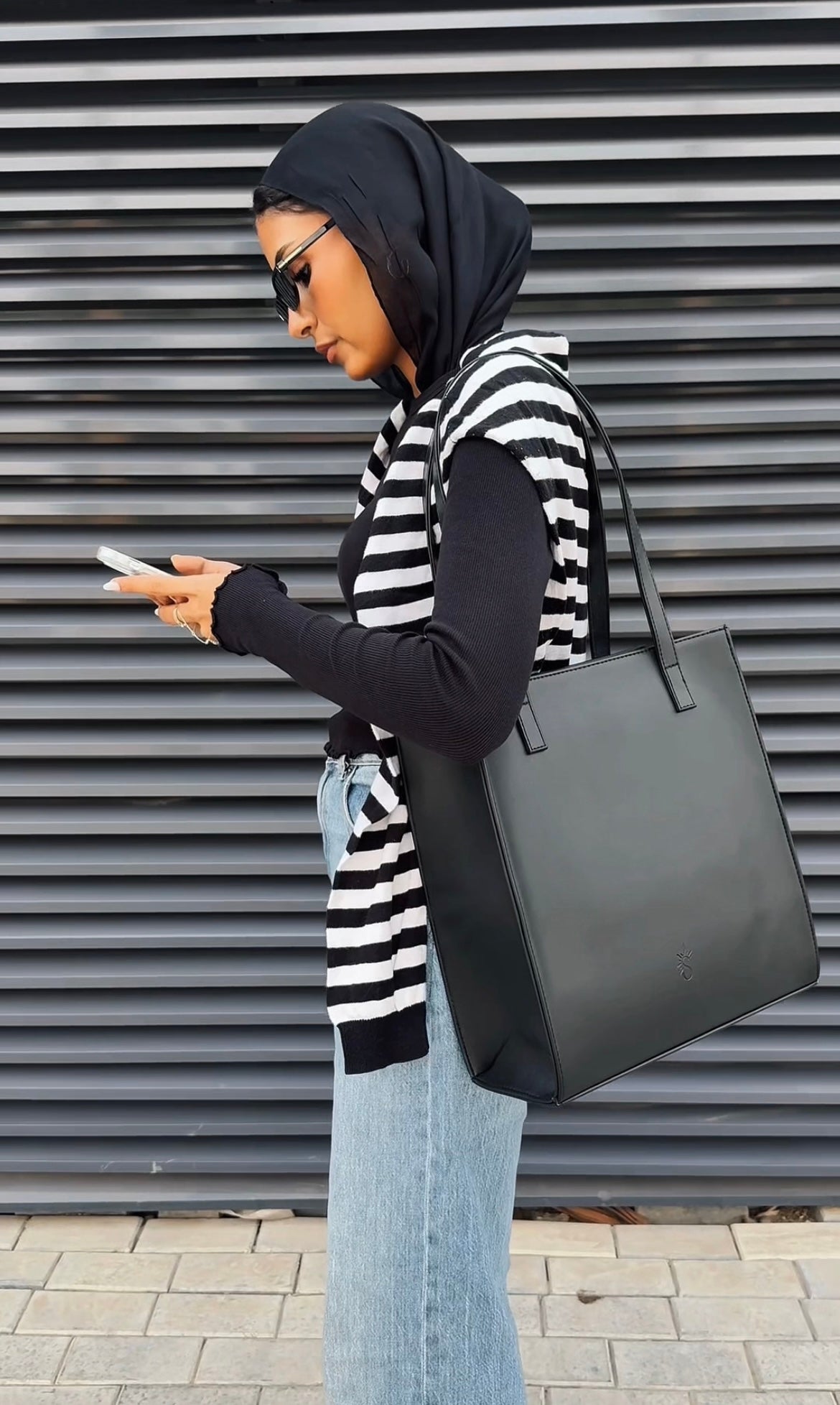 MWB1100 - حقيبة توت جلد باللون الأسود - Aya