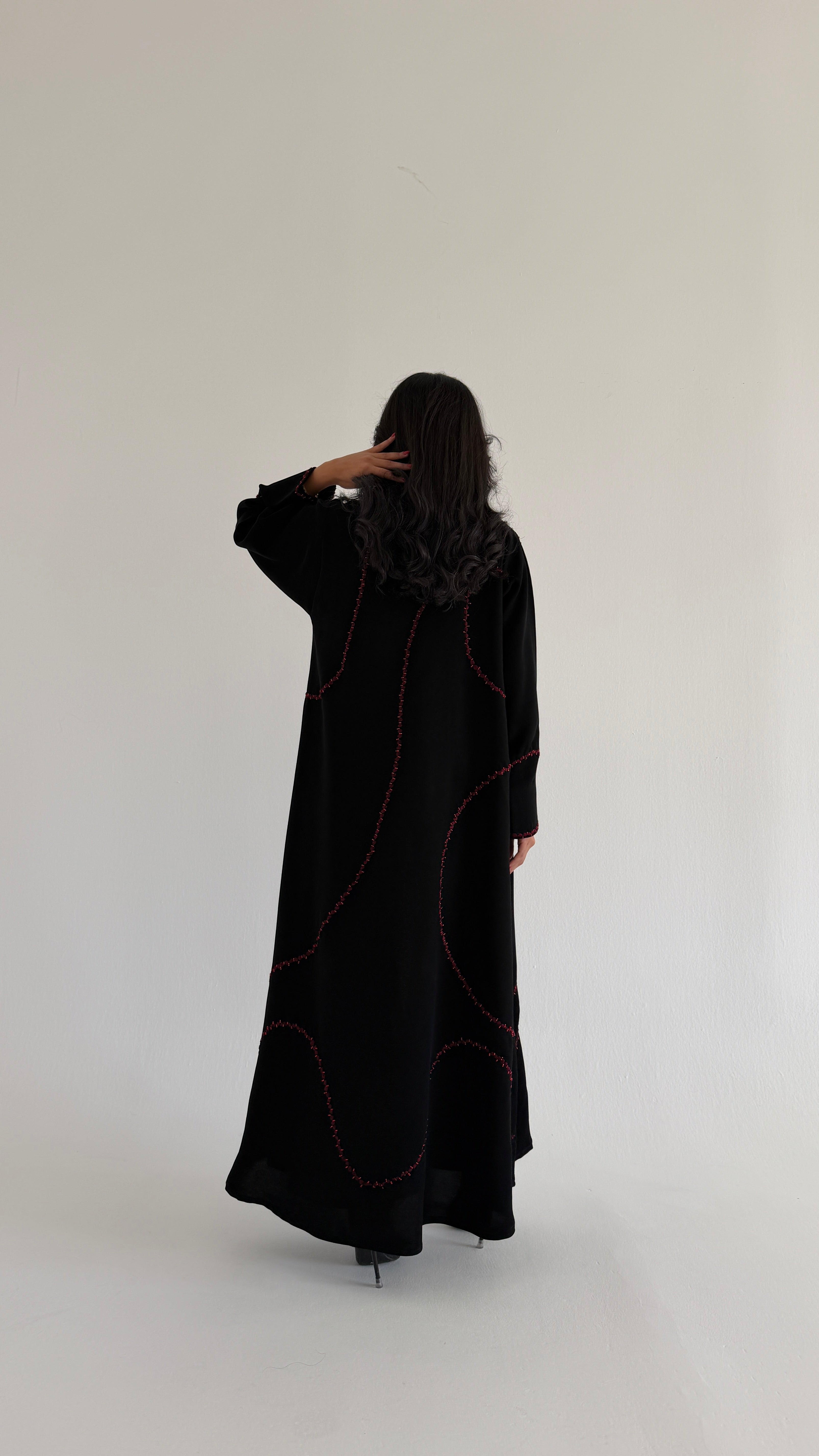 MW2046 - عبايه كريب مع اضافة تطريز شغل اليد - Aya