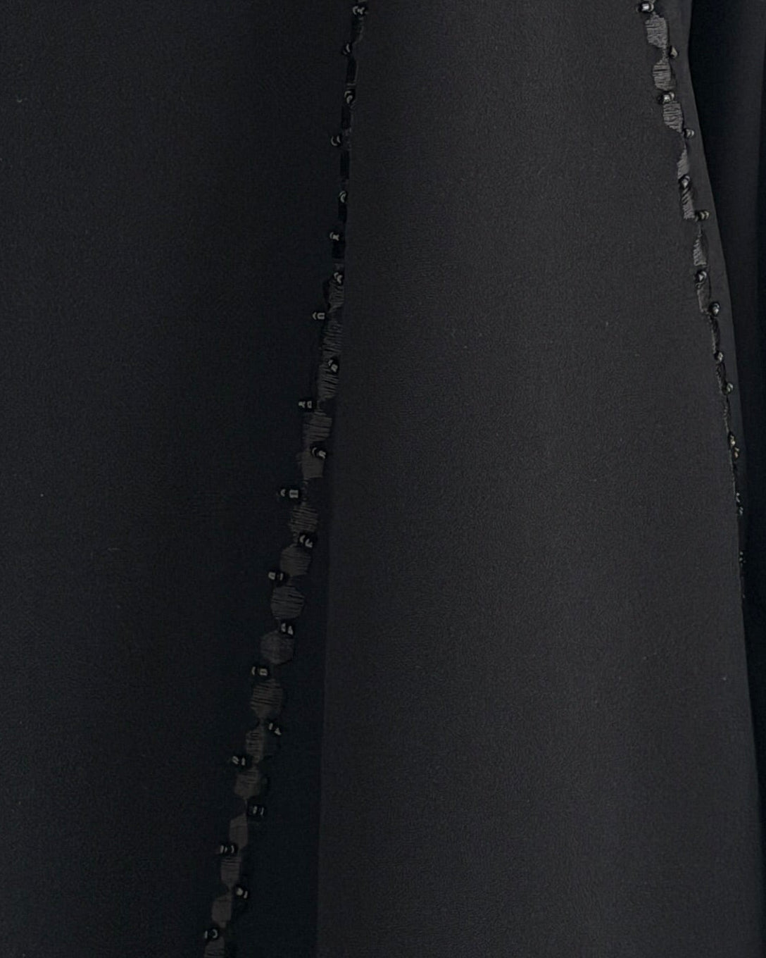 MW2047 - عبايه كريب مع اضافة تطريز شغل اليد - Aya