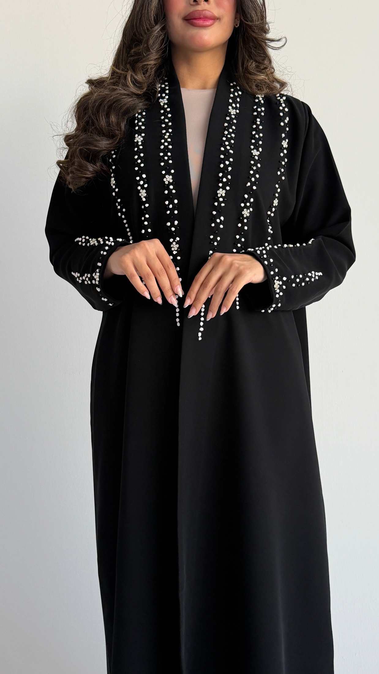 MWT1240 - عباية اسود بشك من الامام - Aya