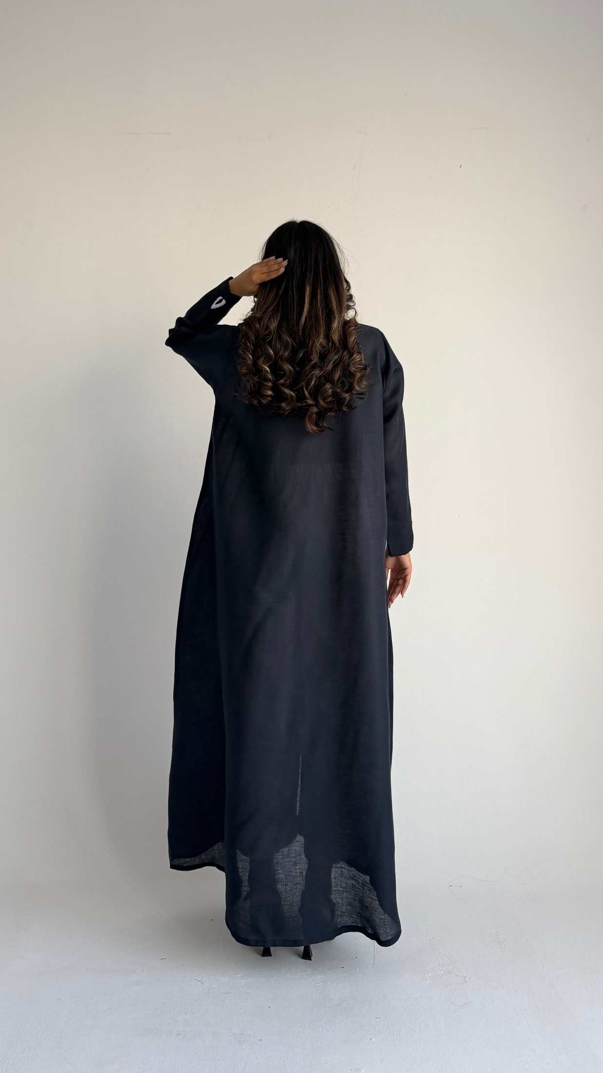 MWT1241 - عباية تطريز و شك يدوي من الامام - Aya