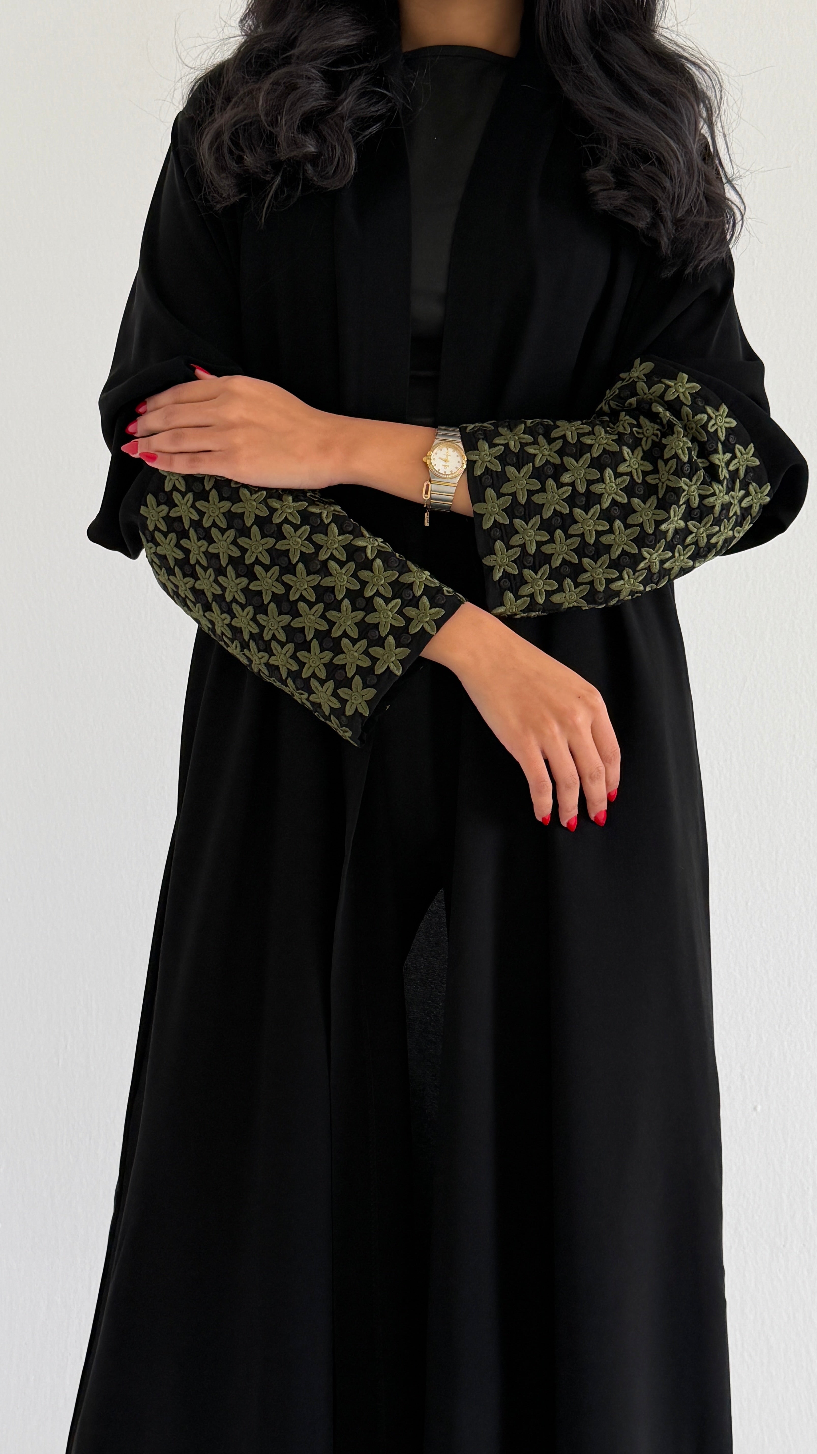 MW2048 -عبايه ملكي مع اضافه التطريز في الاكمام - Aya