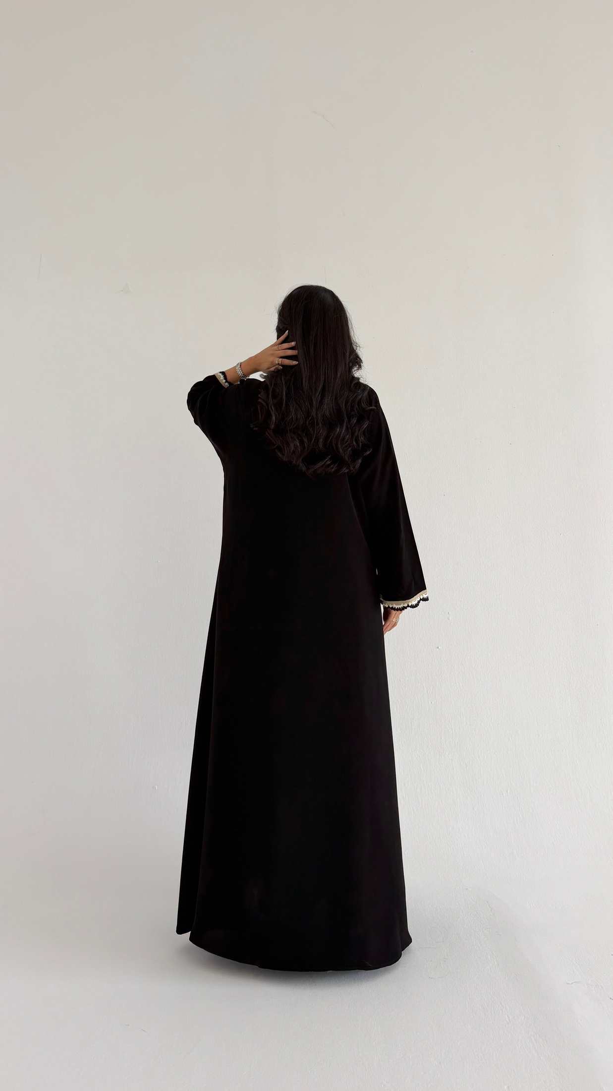 MWT1238 - عباية اسود بتدخيلة كلفة - Aya